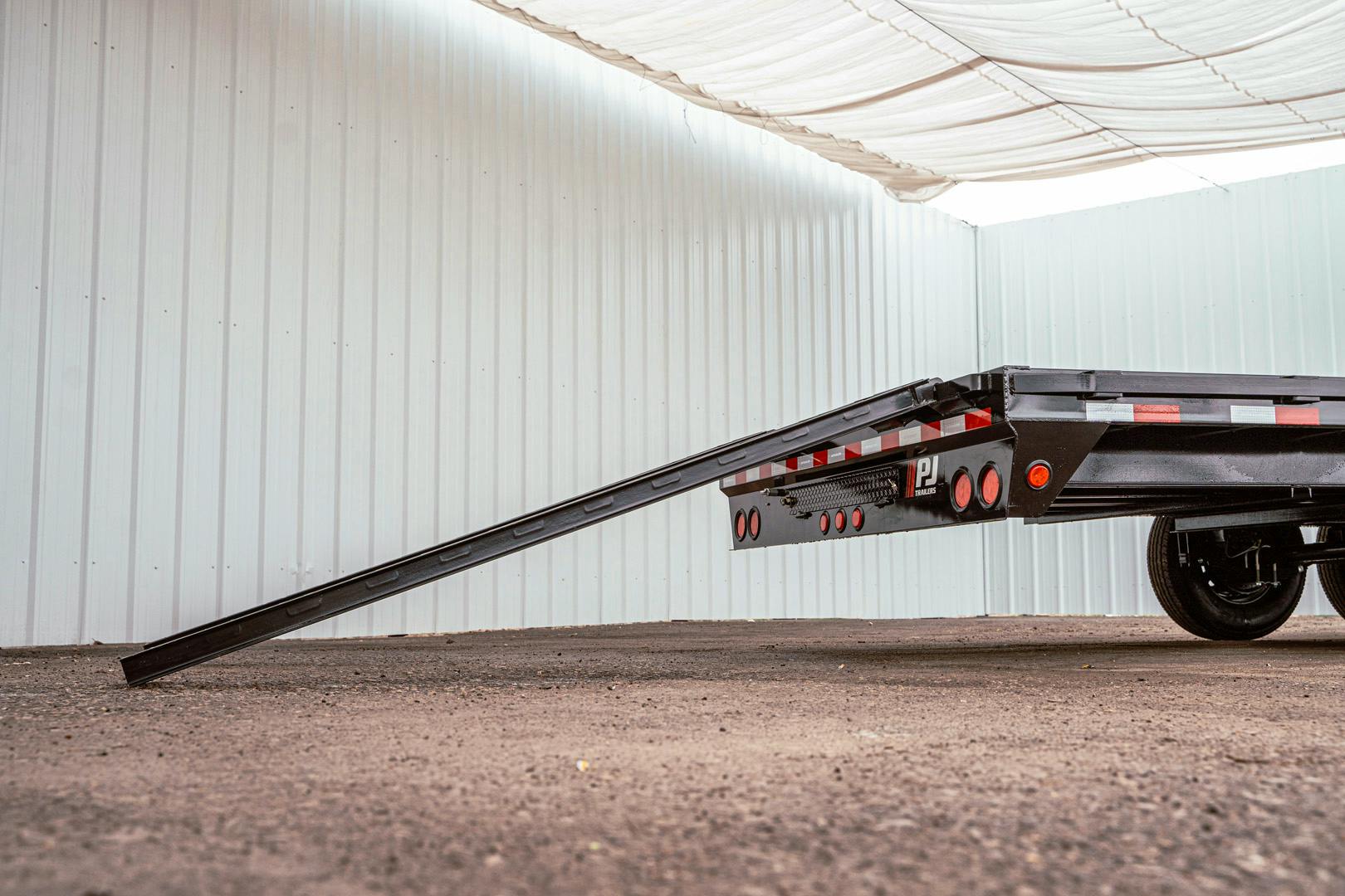 PJ Trailers 20'x102" Gooseneck Low Pro Flatbed Trailer w/ Singles (LS) - Image 18