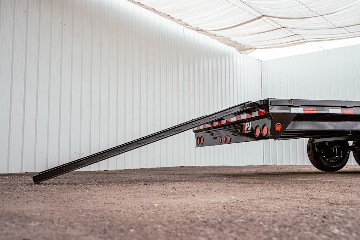 PJ Trailers 20'x102" Gooseneck Low Pro Flatbed Trailer w/ Singles (LS) - Image 18