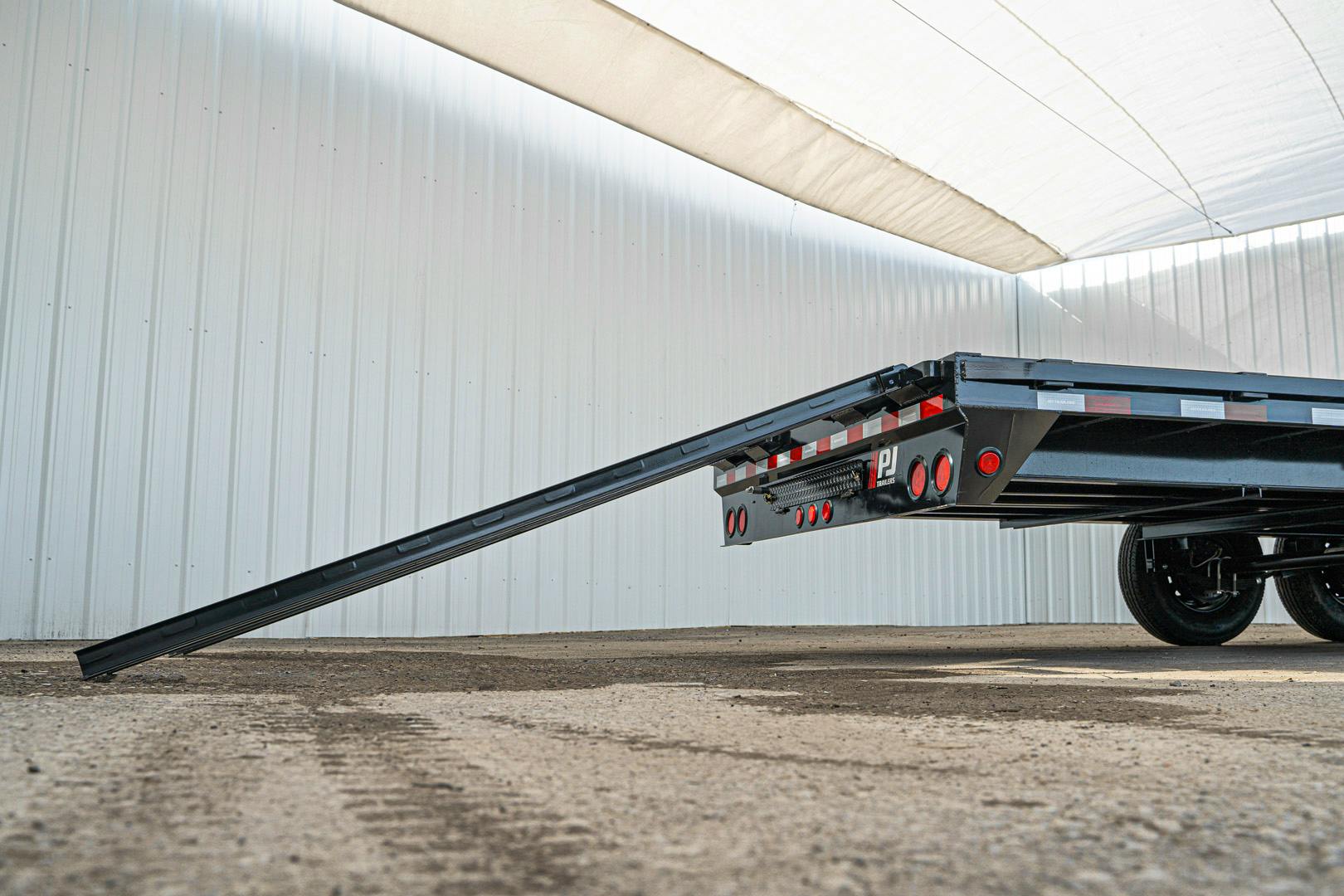 PJ Trailers 24'x102" Gooseneck Low Pro Flatbed Trailer w/ Singles (LS) - Image 16