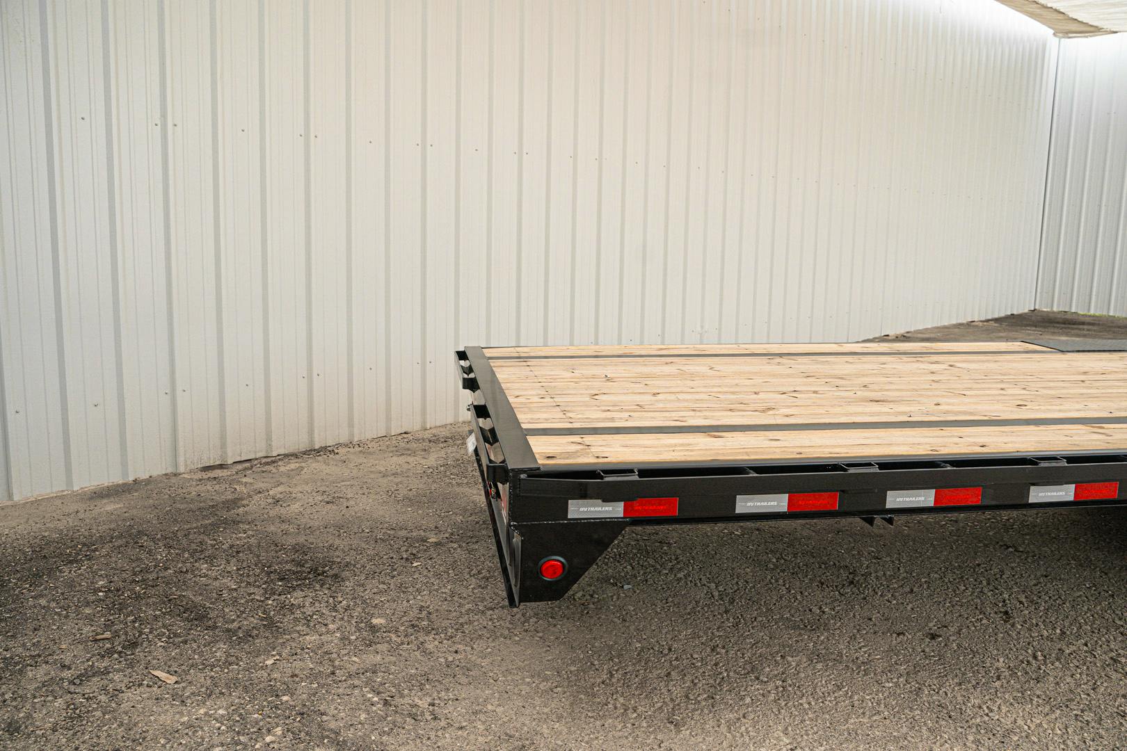PJ Trailers 40'x102" 18k Gooseneck Flatbed Trailer w/ Singles (LX) - Image 12