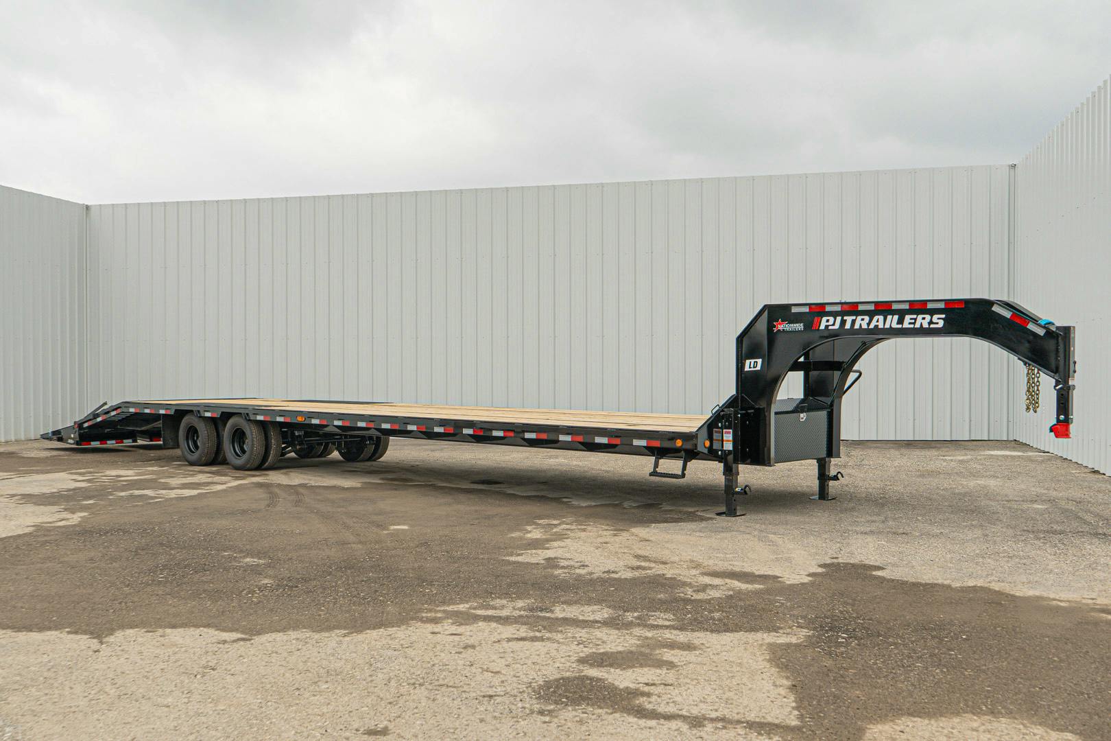 PJ Trailers 40'x102" Gooseneck Low Pro Flatbed Trailer w/ Duals (LD) - Image 6