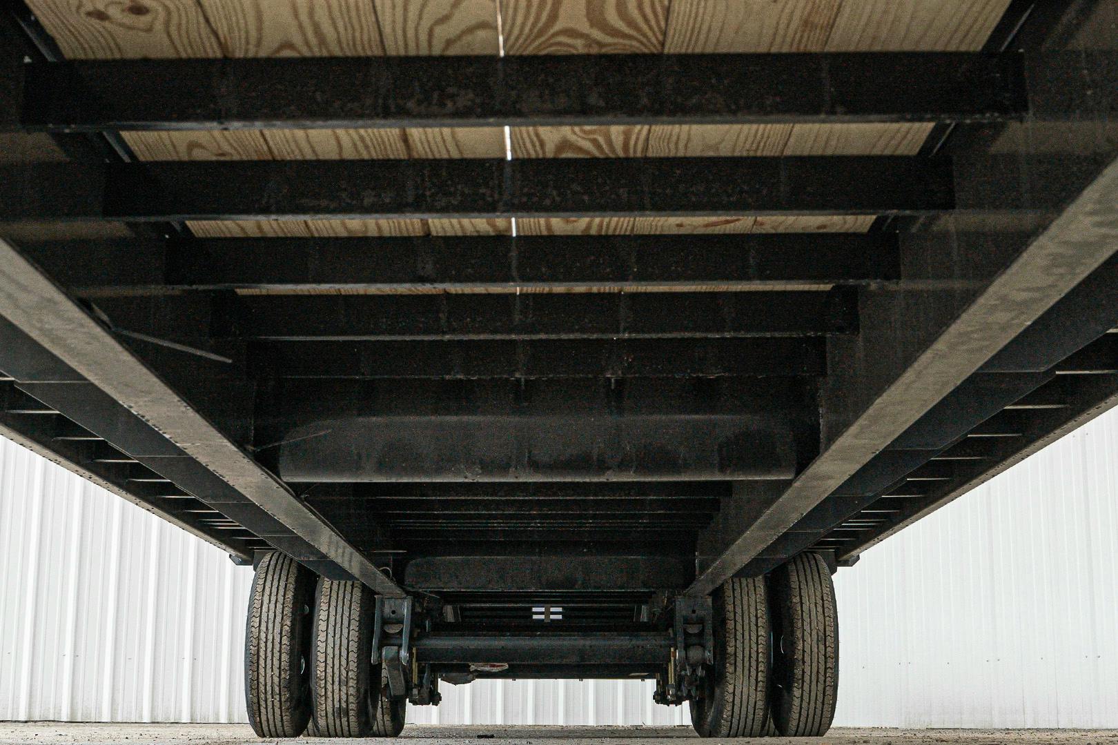 PJ Trailers 40'x102" Gooseneck Low Pro Flatbed Trailer w/ Duals (LD) - Stock #87066 - Image 7 of 19