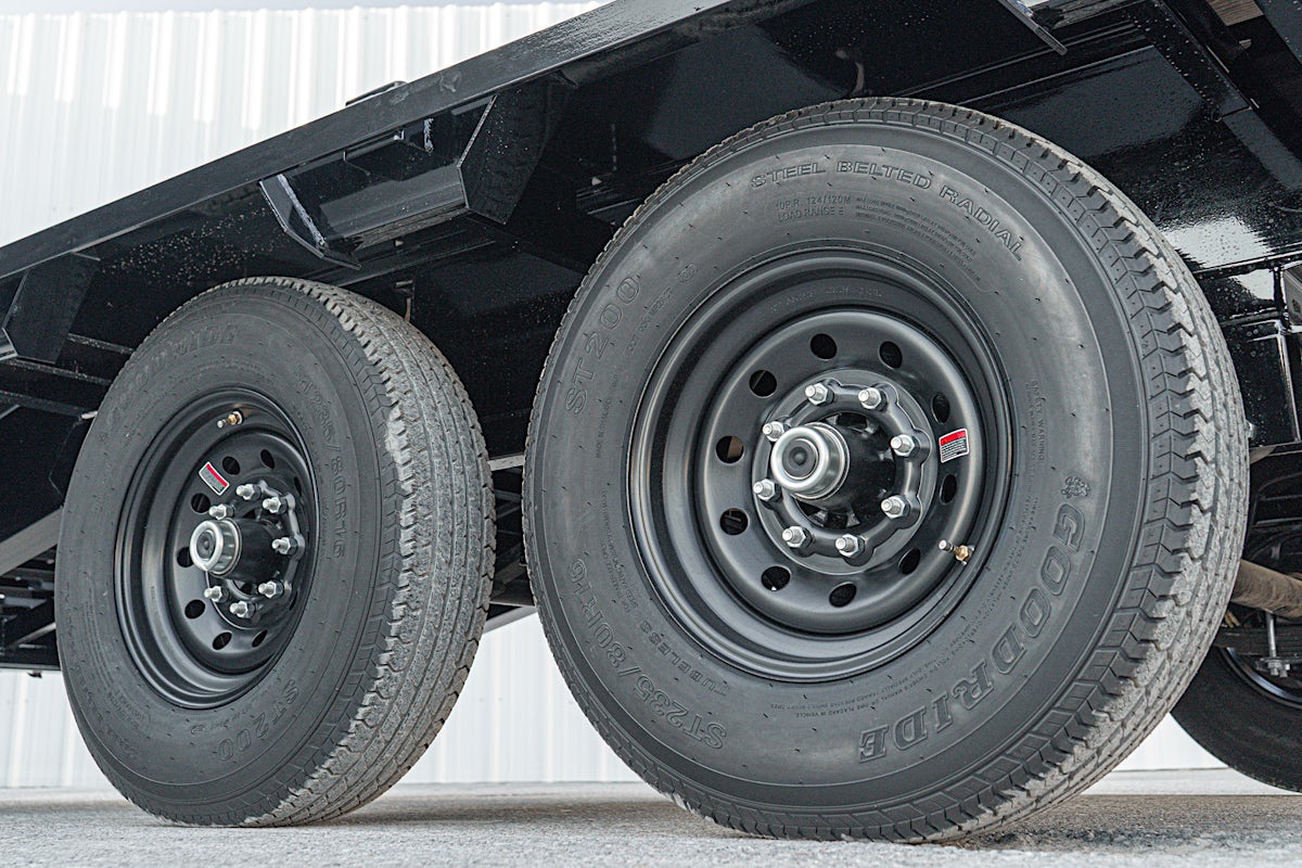 PJ Trailers 25'x102" Gooseneck Low Pro Flatbed Trailer w/ Singles (LS) - Image 21