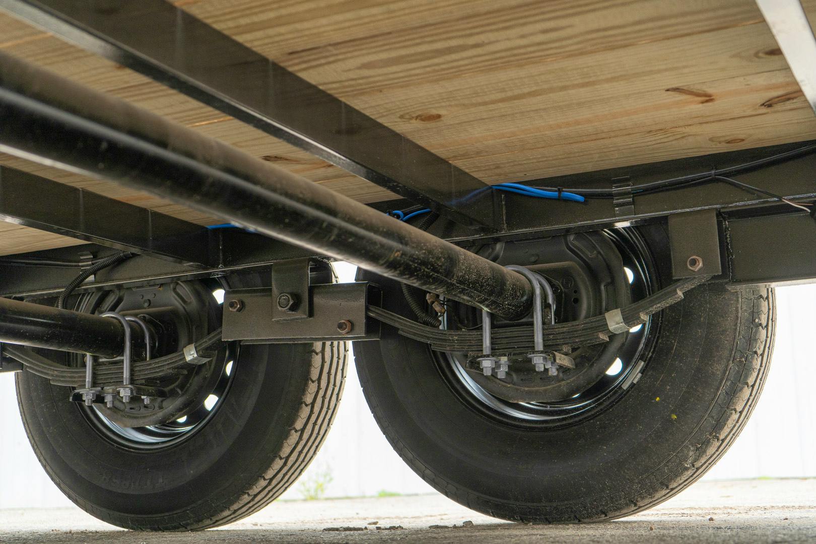 X-ON 22'x83" Utility Trailer w/ 2' Dovetail & 3' Gate (U2) - Stock #87283 - Image 9 of 13