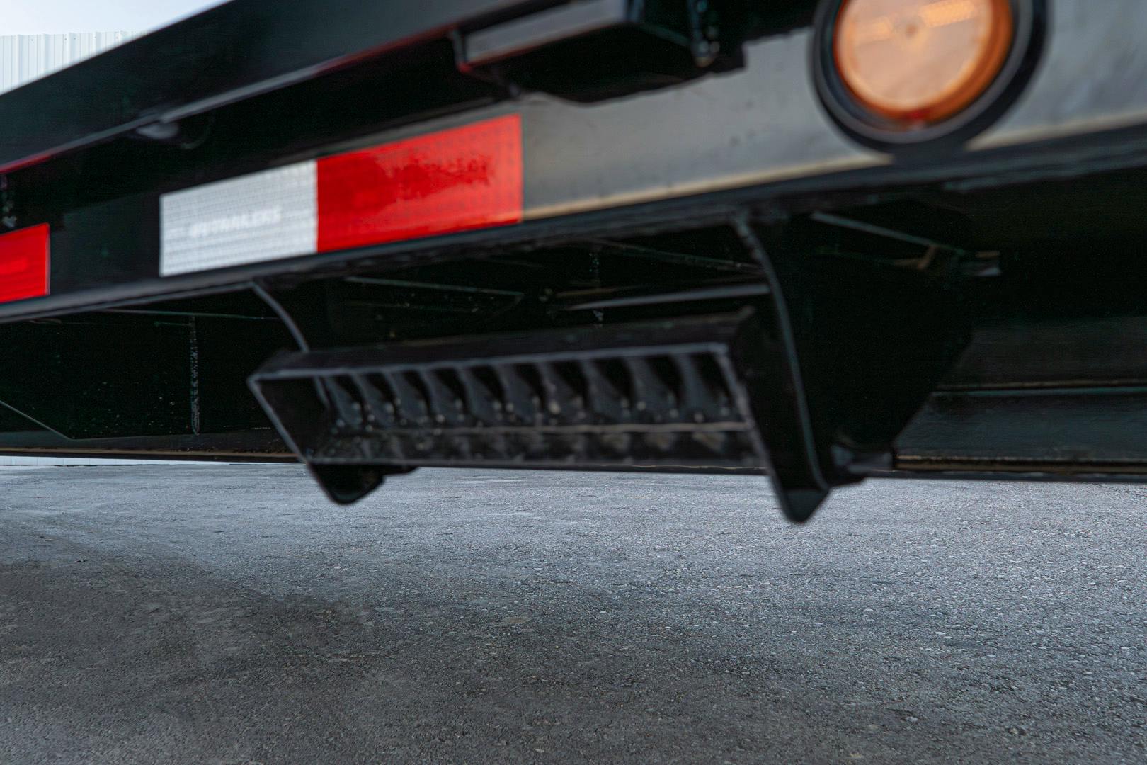 PJ Trailers 40'x102" Gooseneck Low Pro Flatbed Trailer w/ Duals (LD) - Image 10