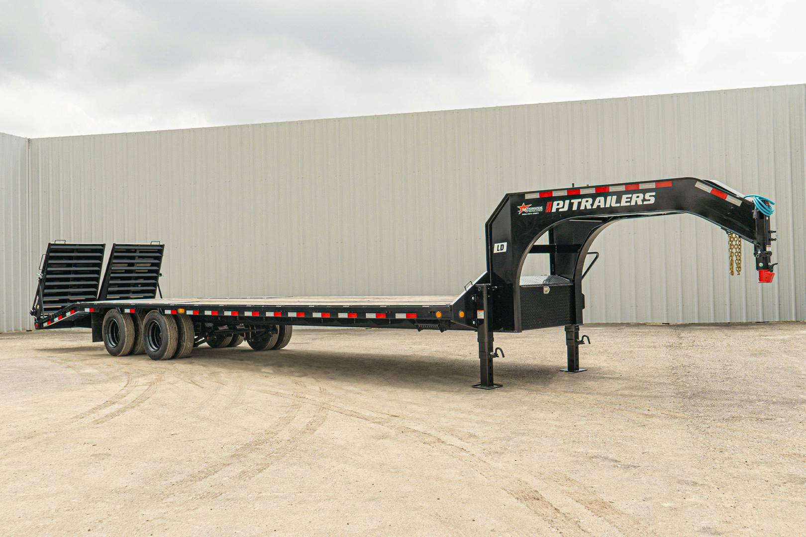 PJ Trailers 32'x102" 30k Gooseneck Low Pro Flatbed Trailer w/ Duals (LD) - Stock #87613 - Image 4 of 22