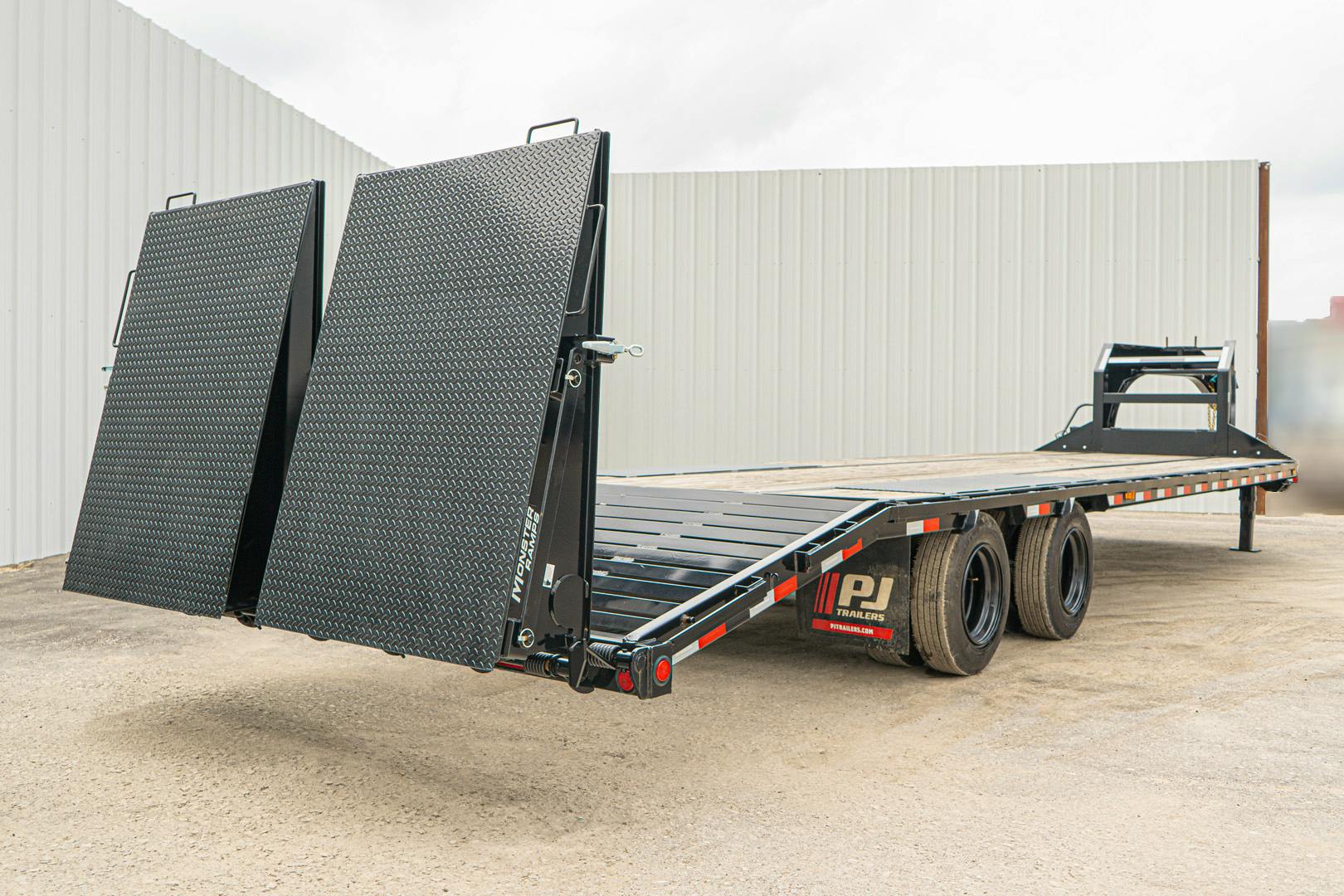 PJ Trailers 32'x102" 30k Gooseneck Low Pro Flatbed Trailer w/ Duals (LD) - Stock #87613 - Image 21 of 22