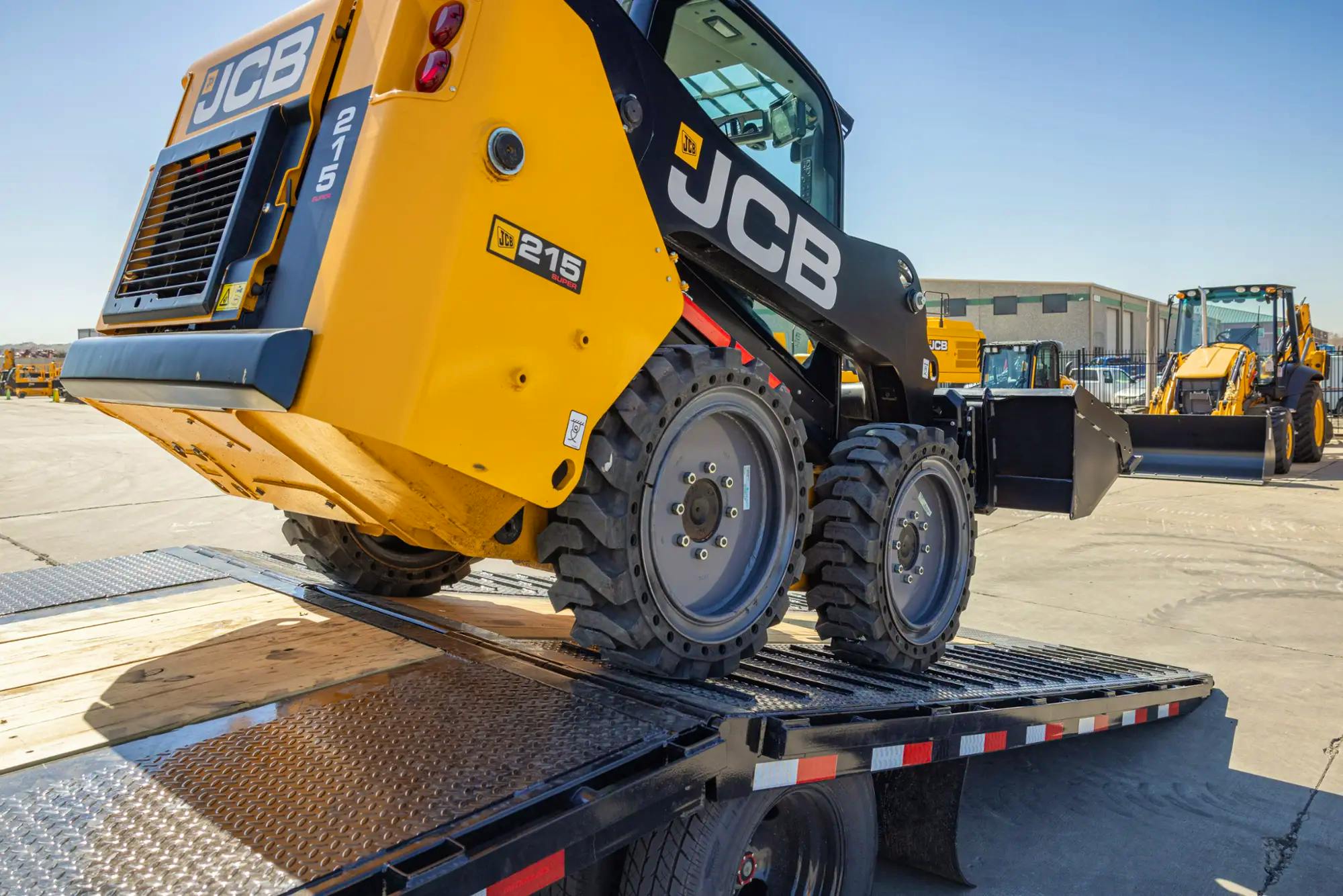 PJ Trailers 36'x102" Gooseneck Flatbed Trailer w/ Hydraulic Dovetail (LY) - Stock #87644 - Image 4 of 5