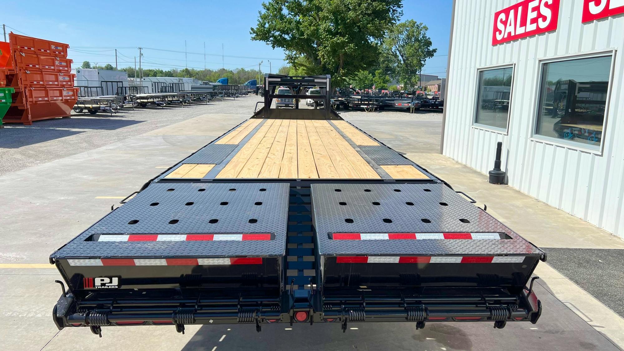 PJ Trailers 25'x102" Gooseneck Flatbed Quest Series (LQ) - Stock #87686 - Image 2 of 6
