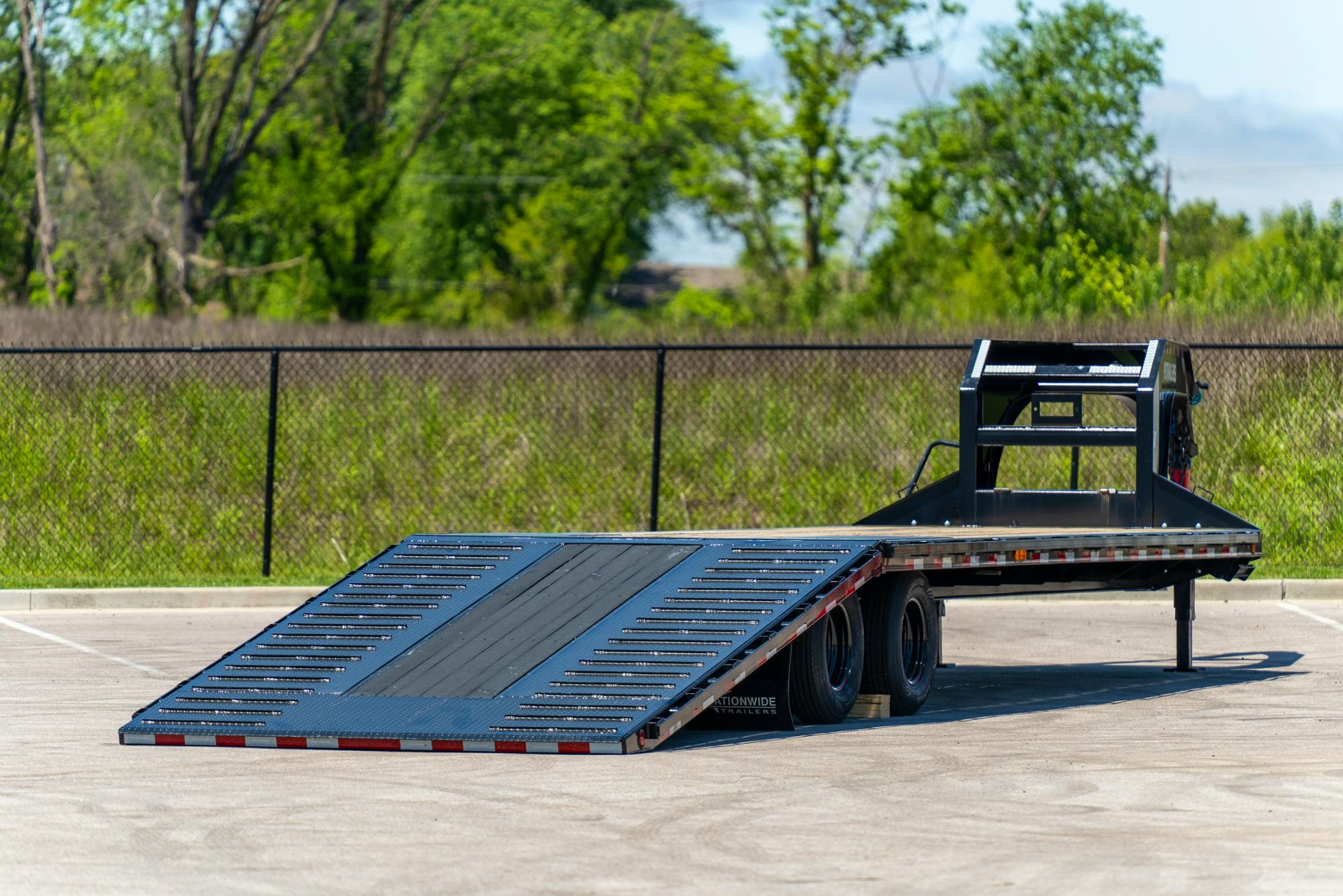PJ Trailers 36'x102" Gooseneck Flatbed Trailer w/ Hydraulic Dovetail (LY) - Stock #87703 - Image 1 of 11