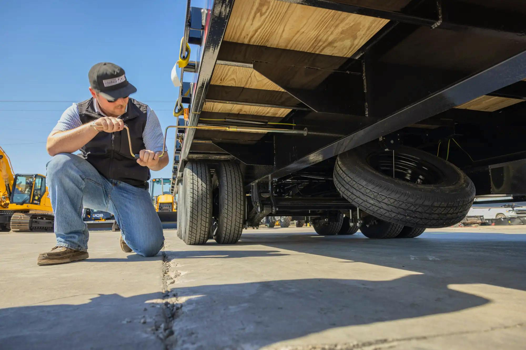 PJ Trailers 36'x102" Gooseneck Flatbed Trailer w/ Hydraulic Dovetail (LY) - Stock #87703 - Image 5 of 5