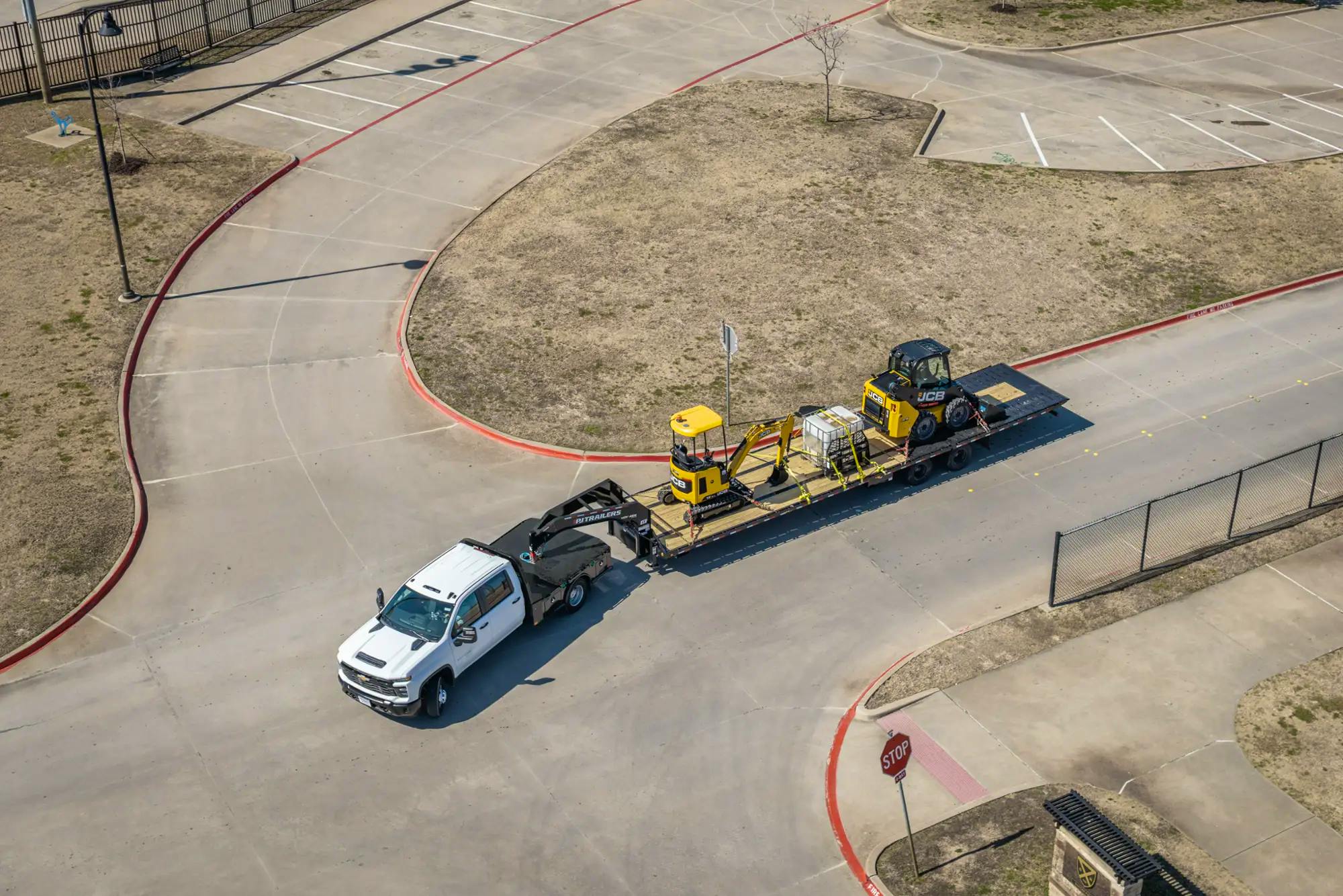 PJ Trailers 36'x102" Gooseneck Flatbed Trailer w/ Hydraulic Dovetail (LY) - Stock #87703 - Image 2 of 5