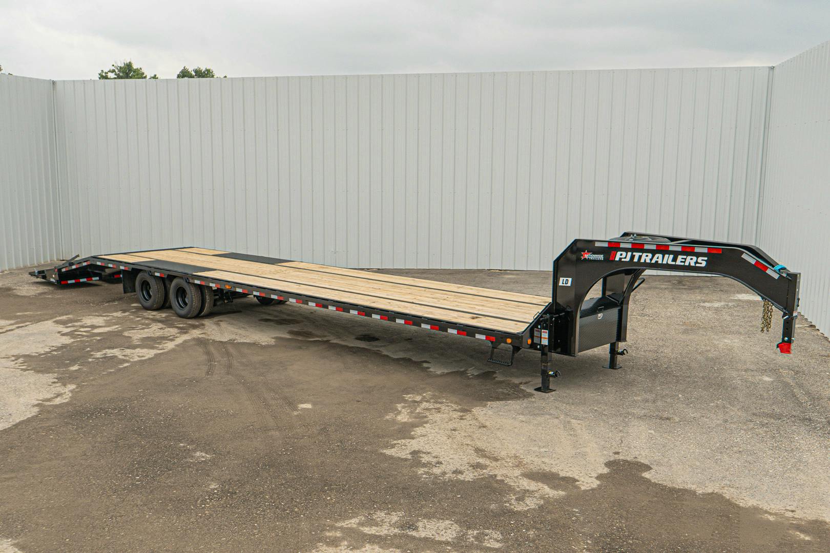 PJ Trailers 40'x102" Gooseneck Low Pro Flatbed Trailer w/ Duals (LD) - Stock #87749 - Image 3 of 28