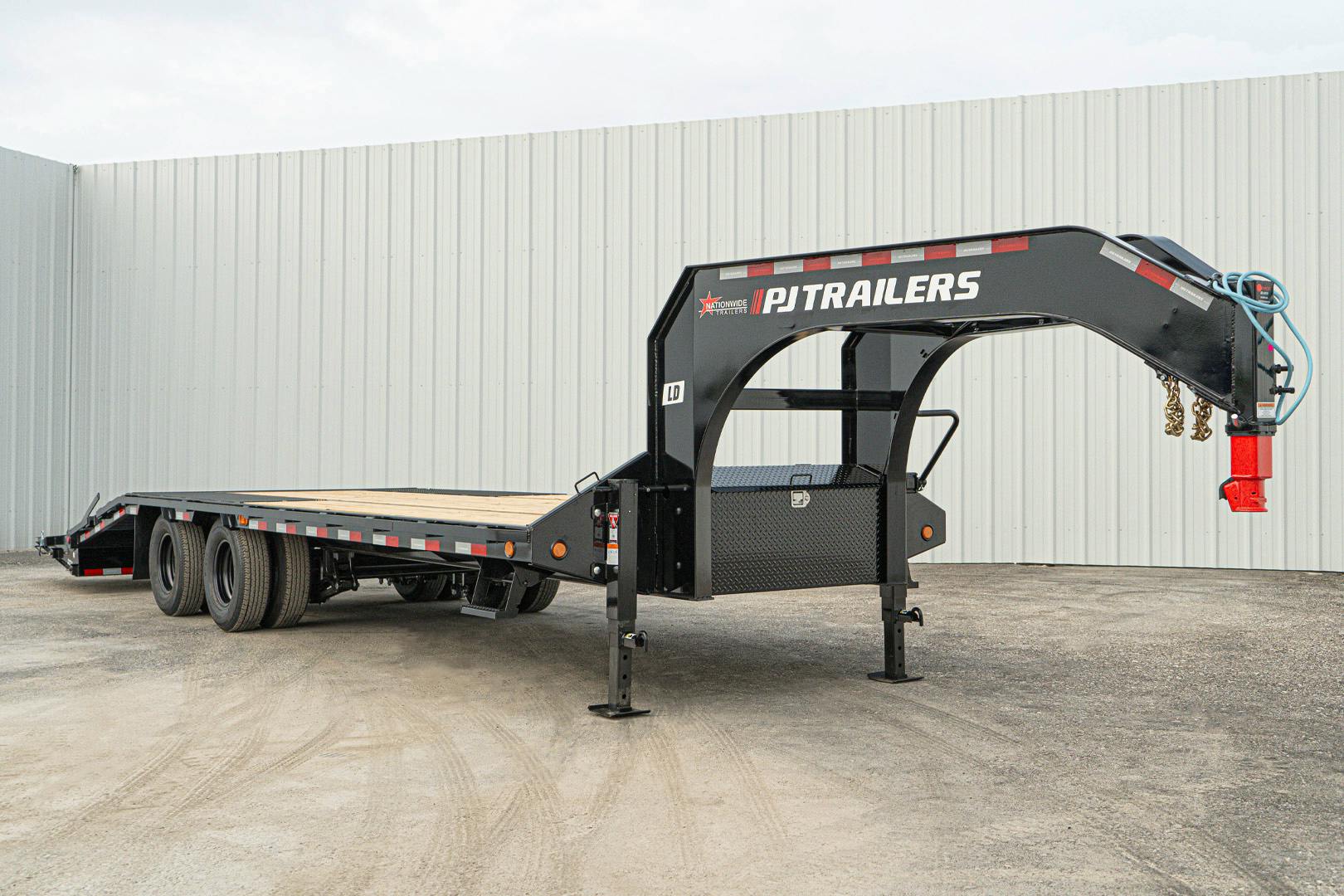 PJ Trailers 25'x102" Gooseneck Low Pro Flatbed Trailer w/ Duals (LD) - Stock #87761 - Image 6 of 26