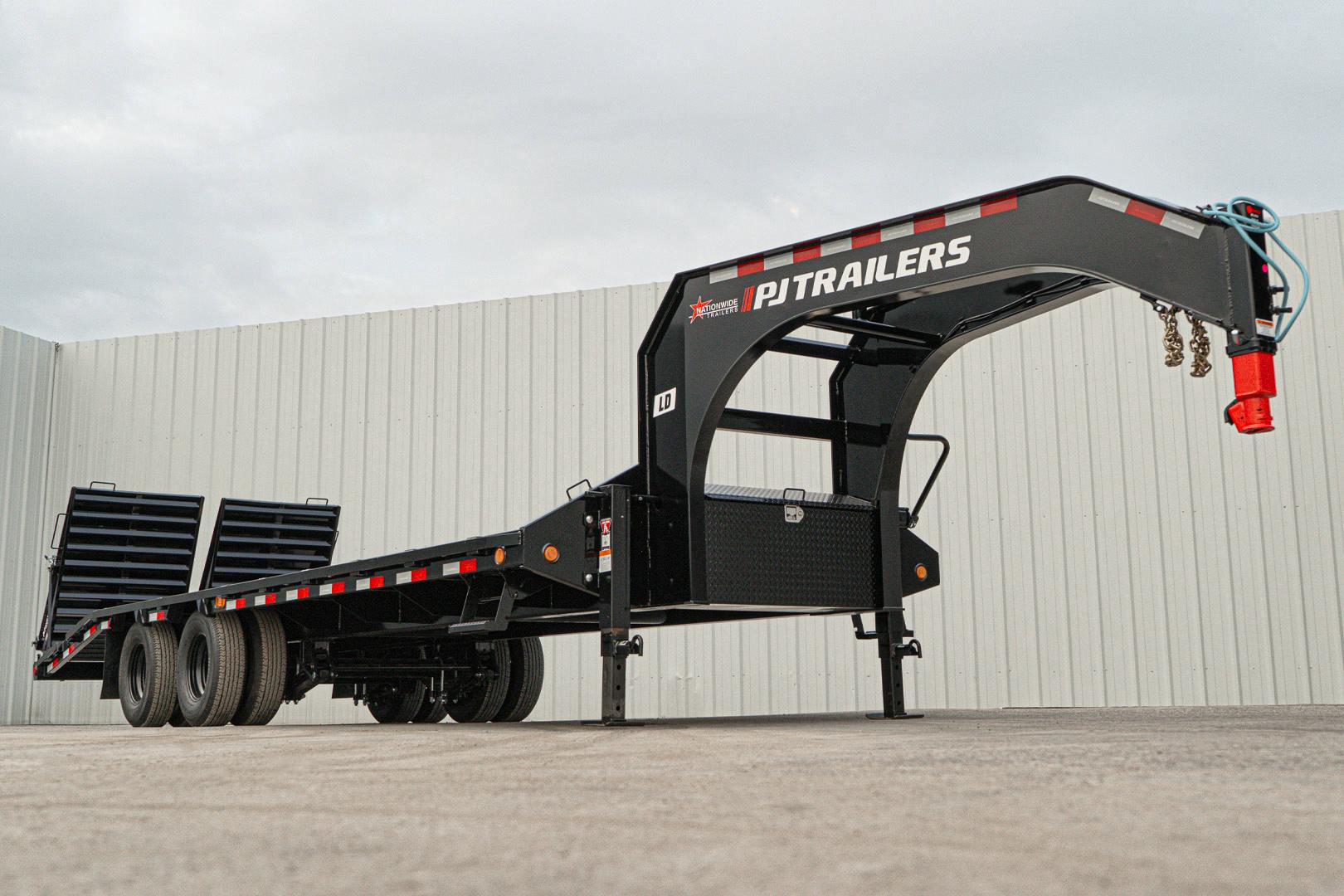 PJ Trailers 25'x102" Gooseneck Low Pro Flatbed Trailer w/ Duals (LD) - Stock #87761 - Image 7 of 26