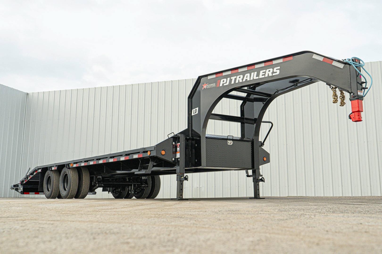 PJ Trailers 25'x102" Gooseneck Low Pro Flatbed Trailer w/ Duals (LD) - Stock #87761 - Image 9 of 26