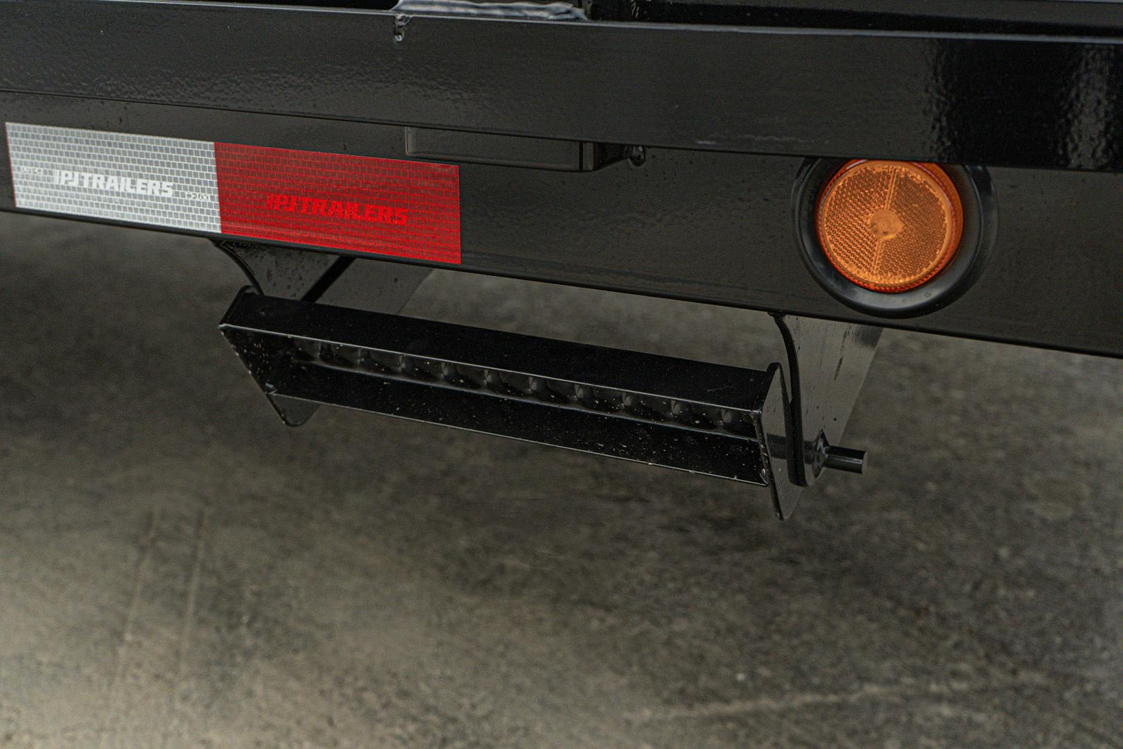 PJ Trailers 25'x102" Gooseneck Low Pro Flatbed Trailer w/ Duals (LD) - Stock #87761 - Image 17 of 26