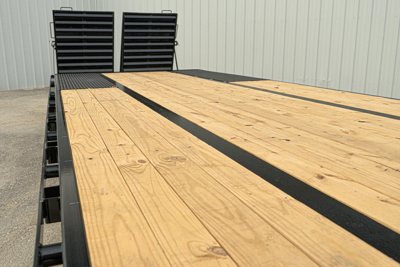 PJ Trailers 25'x102" Gooseneck Low Pro Flatbed Trailer w/ Duals (LD) - Stock #87761 - Image 19 of 26