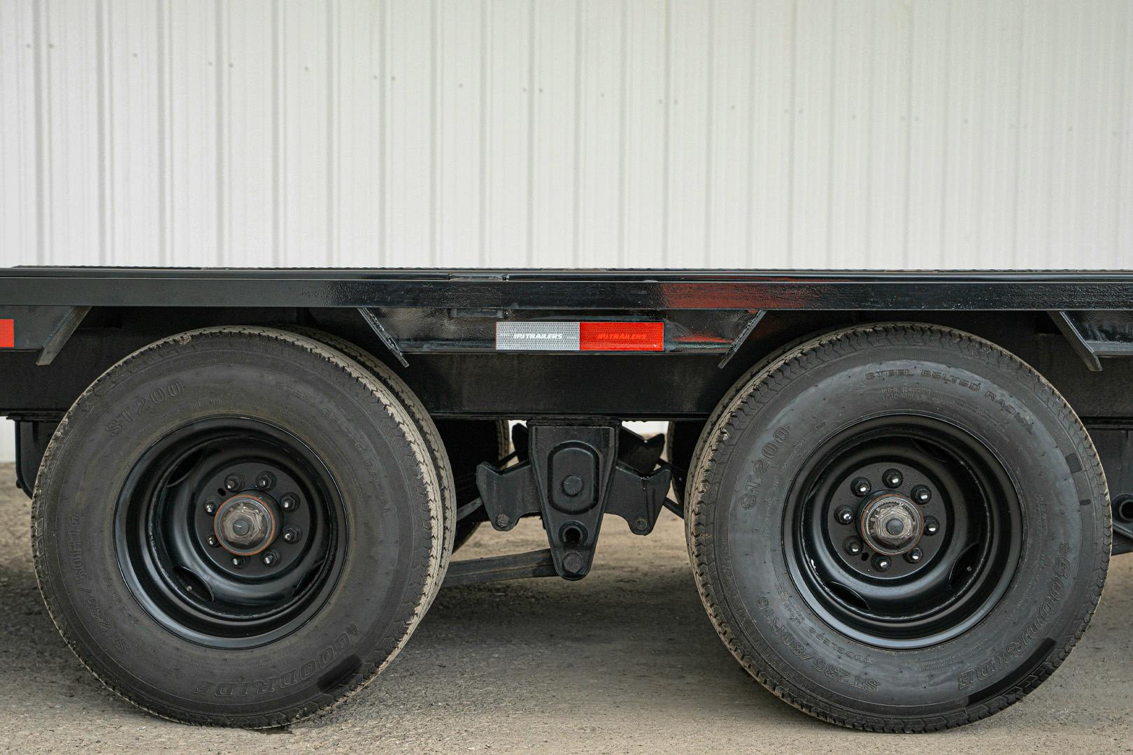 PJ Trailers 40'x102" Gooseneck Low Pro Flatbed Trailer w/ Duals (LD) - Stock #87810 - Image 10 of 19