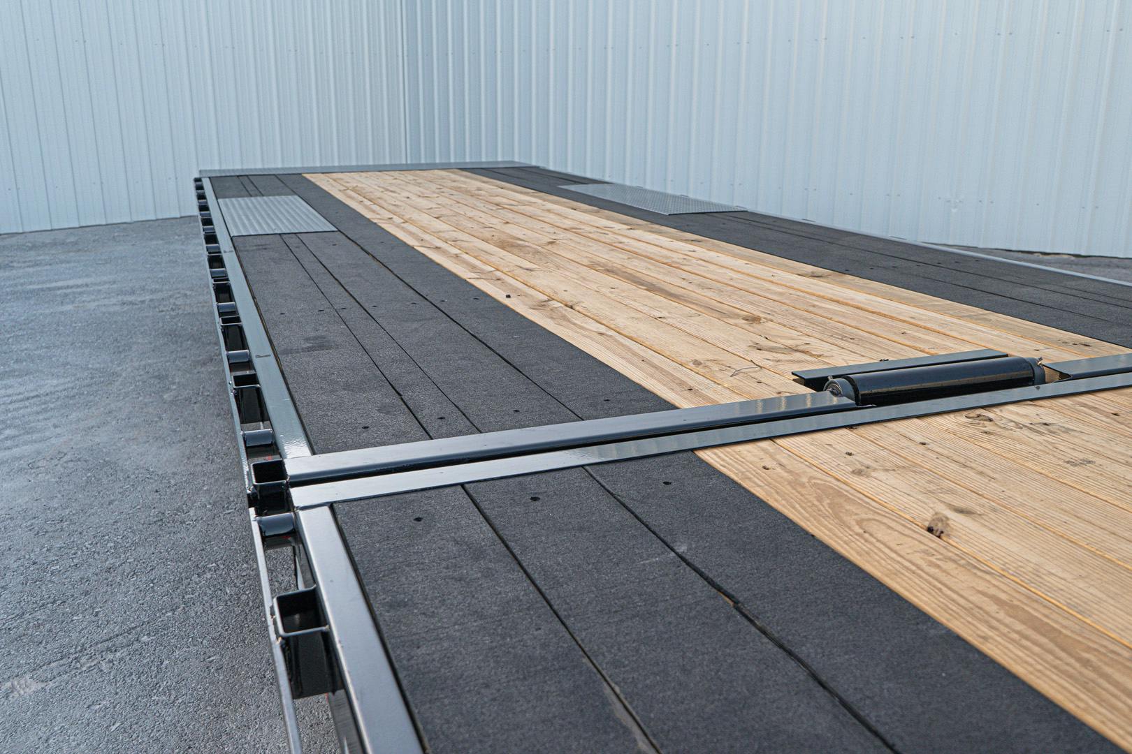 PJ Trailers 26'x102" Gooseneck Deckover Power Tilt Trailer (T8) - Stock #88135 - Image 14 of 23