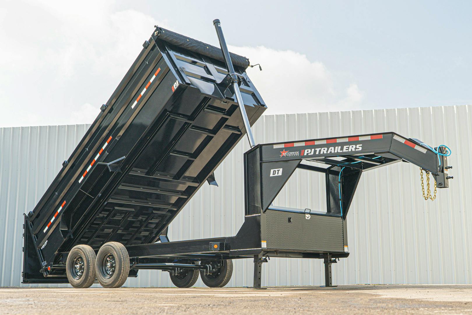 PJ Trailers 16'x83" Gooseneck Telescopic Dump Trailer w/ 4' Sides (DT) - Stock #88157 - Image 5 of 31