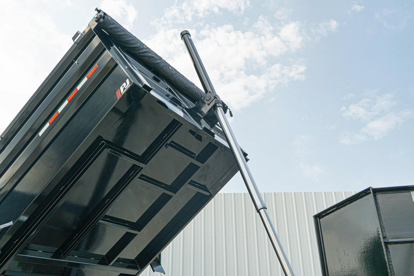 PJ Trailers 16'x83" Gooseneck Telescopic Dump Trailer w/ 4' Sides (DT) - Stock #88157 - Image 30 of 31