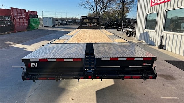 PJ Trailers 32'x102" 18k Gooseneck Flatbed Trailer w/ Singles (LX) - Stock #88159 - Image 4 of 7 PJ Trailers 32'x102" 18k Gooseneck Flatbed Trailer w/ Singles (LX) - Stock #88159 - Image 4 of 7