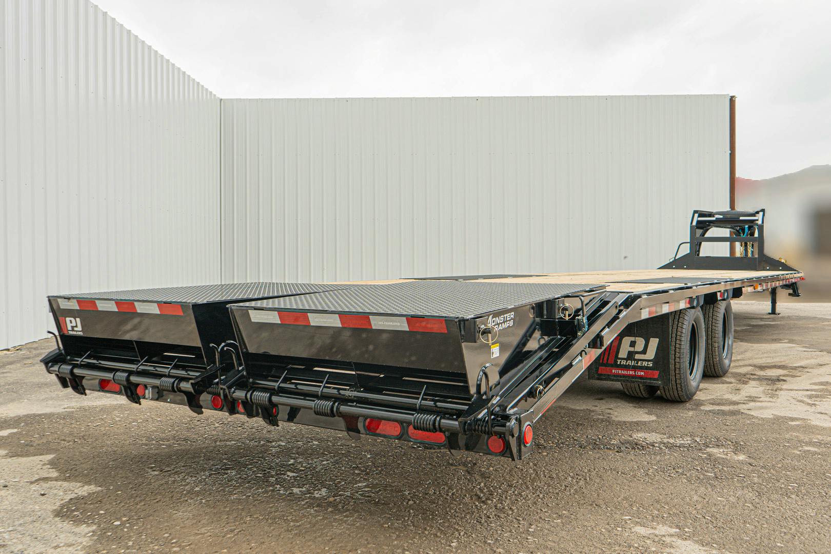 PJ Trailers 40'x102" Gooseneck Low Pro Flatbed Trailer w/ Duals (LD) - Stock #88172 - Image 25 of 27