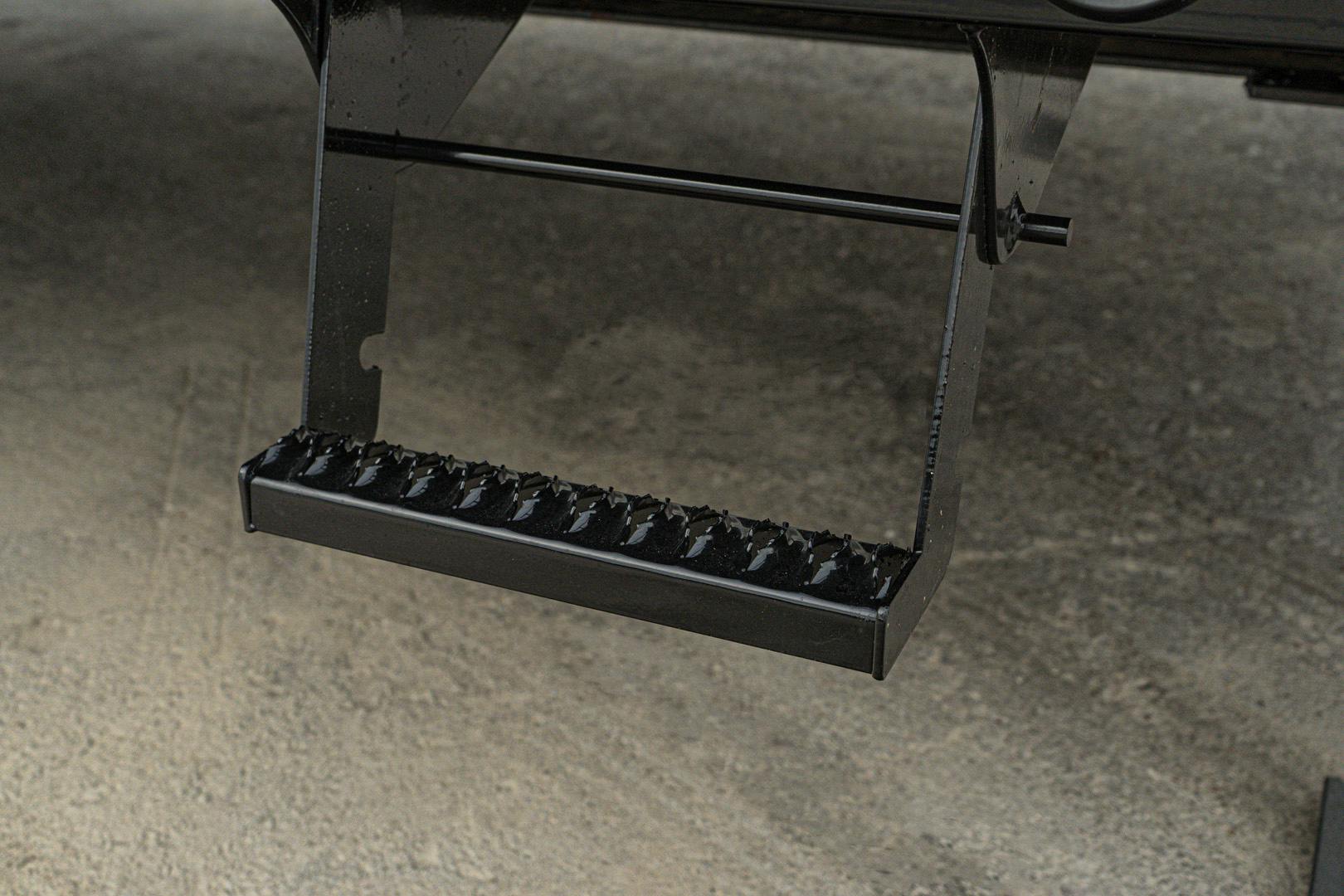 PJ Trailers 25'x102" Gooseneck Low Pro Flatbed Trailer w/ Duals (LD) - Stock #88173 - Image 18 of 28