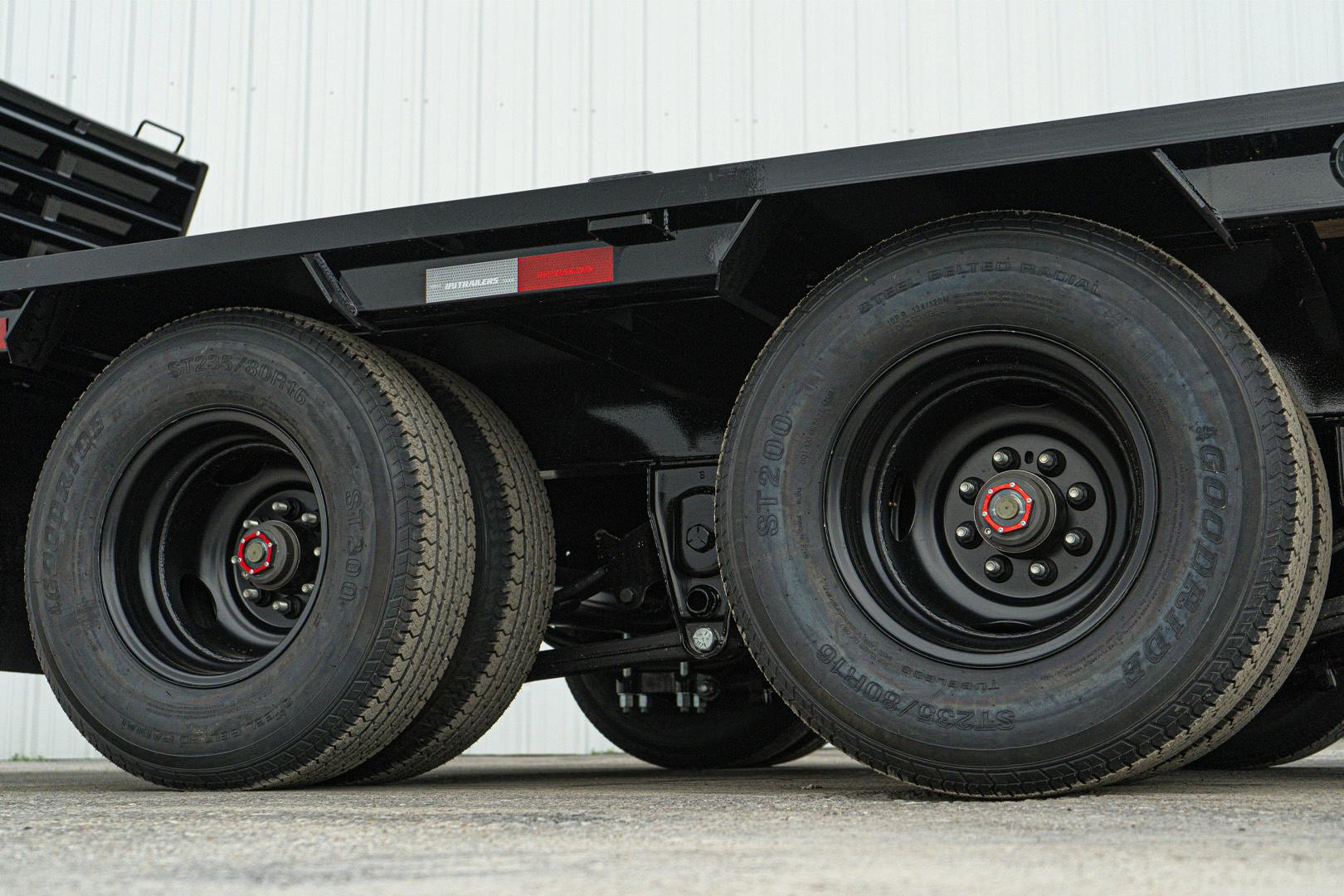 PJ Trailers 25'x102" Gooseneck Low Pro Flatbed Trailer w/ Duals (LD) - Stock #88173 - Image 21 of 28