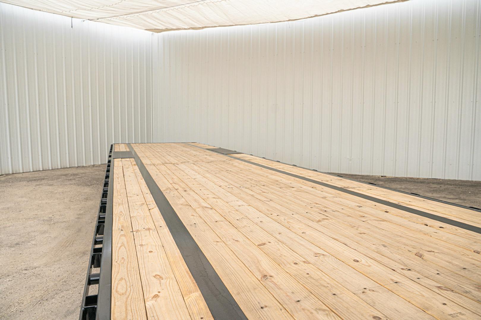 PJ Trailers 40'x102" 18k Gooseneck Flatbed Trailer w/ Singles (LX) - Stock #88247 - Image 9 of 17