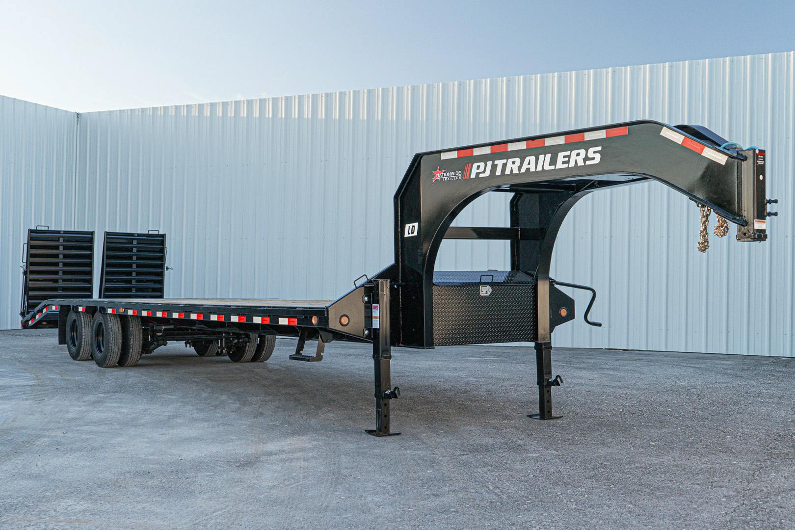 PJ Trailers 32'x102" Gooseneck Low Pro Flatbed Trailer w/ Duals (LD) - Stock #88368 - Image 5 of 27