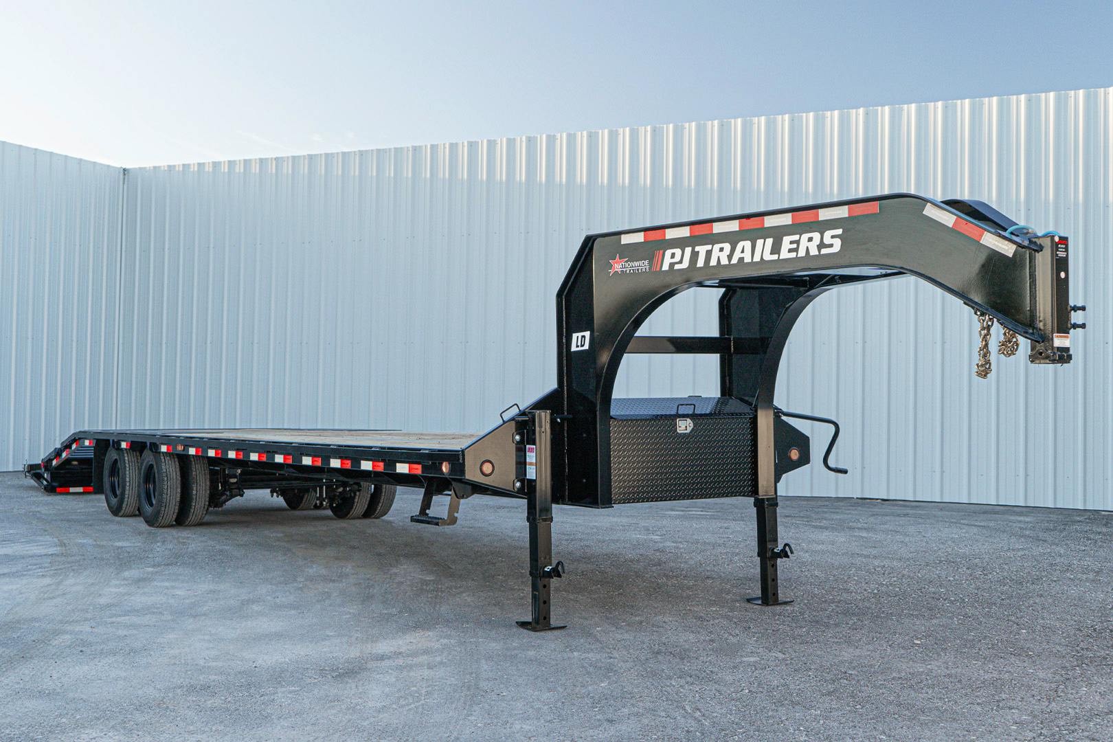 PJ Trailers 32'x102" Gooseneck Low Pro Flatbed Trailer w/ Duals (LD) - Stock #88368 - Image 6 of 27