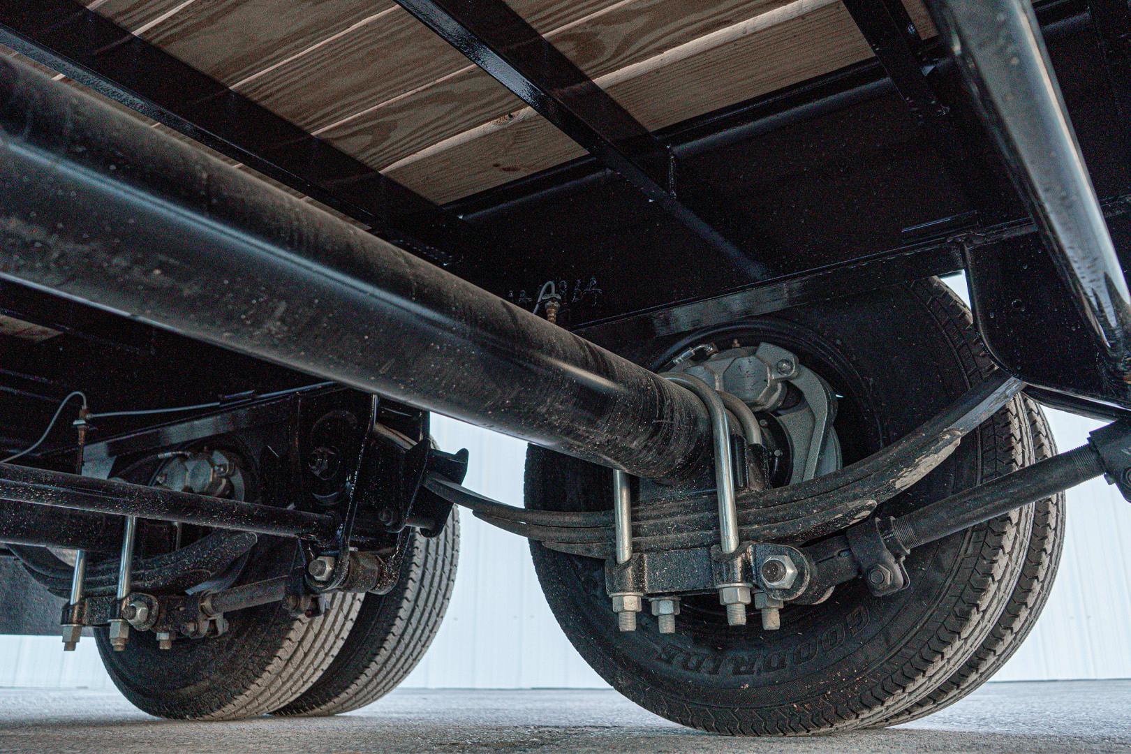 PJ Trailers 32'x102" Gooseneck Low Pro Flatbed Trailer w/ Duals (LD) - Stock #88368 - Image 20 of 27