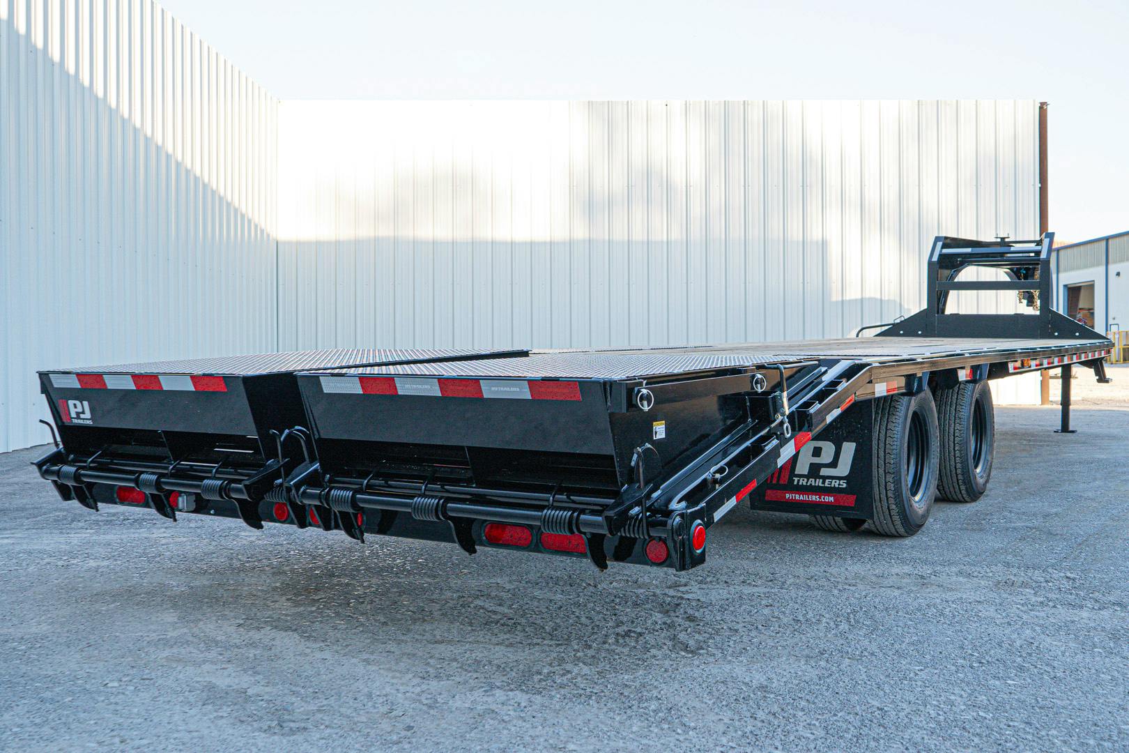 PJ Trailers 32'x102" Gooseneck Low Pro Flatbed Trailer w/ Duals (LD) - Stock #88368 - Image 23 of 27