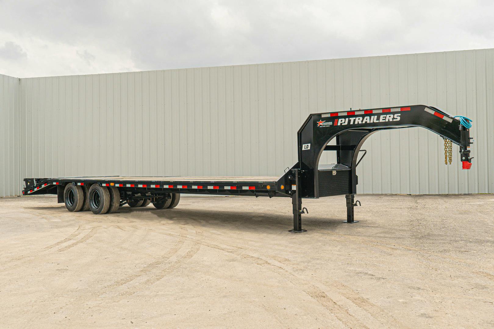 PJ Trailers 32'x102" 30k Gooseneck Low Pro Flatbed Trailer w/ Duals (LD) - Stock #88451 - Image 5 of 22