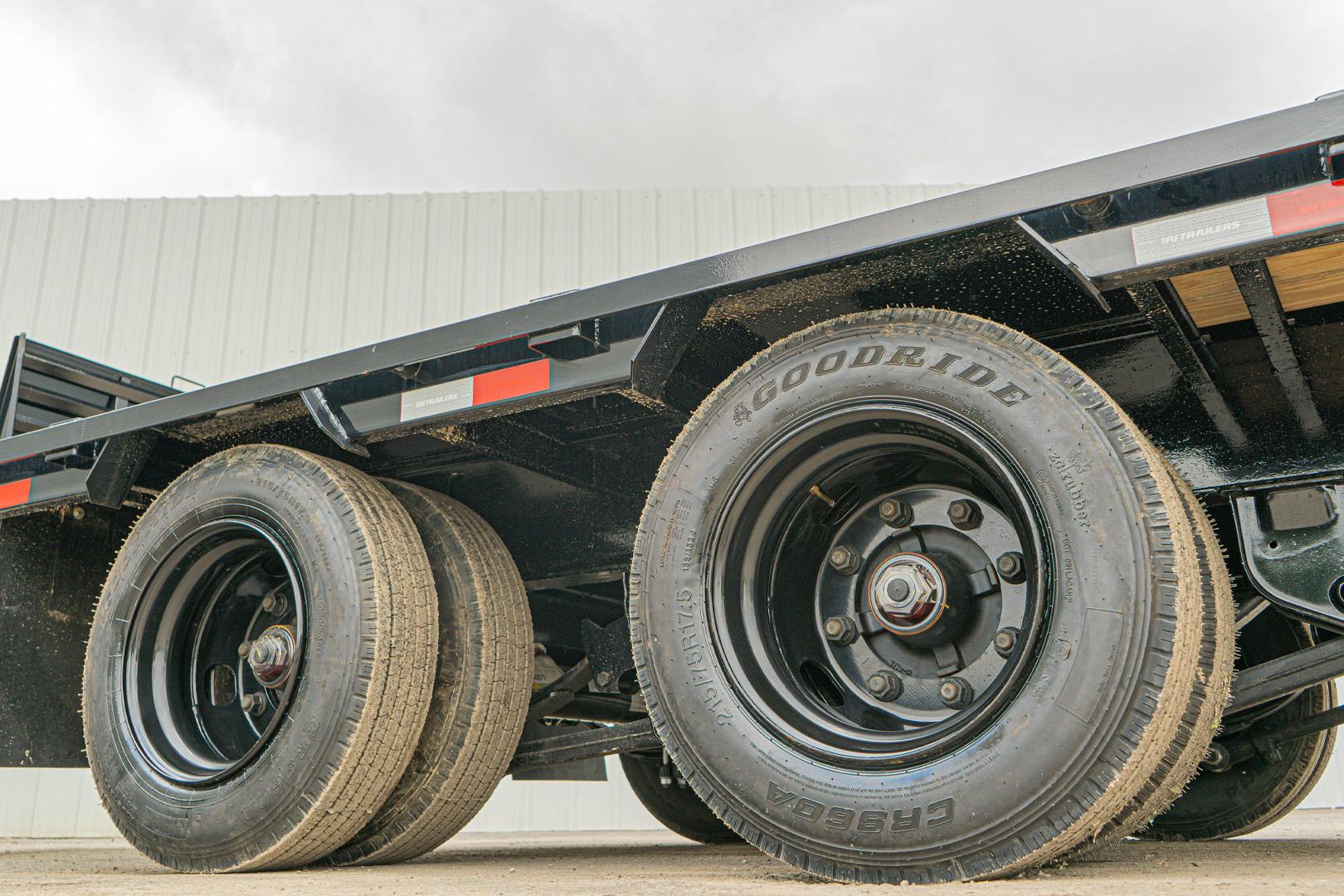 PJ Trailers 32'x102" 30k Gooseneck Low Pro Flatbed Trailer w/ Duals (LD) - Stock #88451 - Image 15 of 22