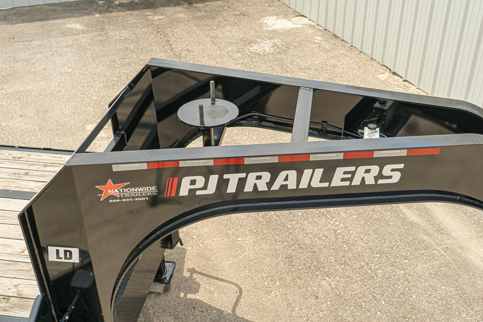 PJ Trailers 32'x102" 30k Gooseneck Low Pro Flatbed Trailer w/ Duals (LD) - Stock #88453 - Image 8 of 22