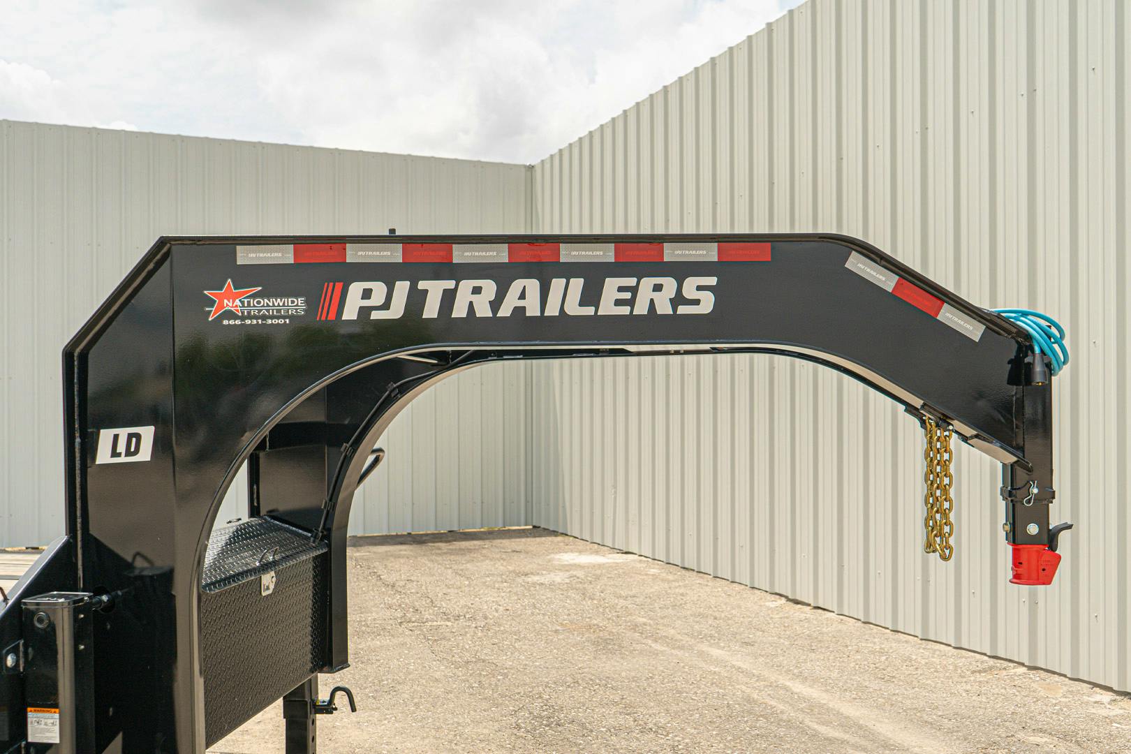 PJ Trailers 32'x102" 30k Gooseneck Low Pro Flatbed Trailer w/ Duals (LD) - Stock #88453 - Image 9 of 22