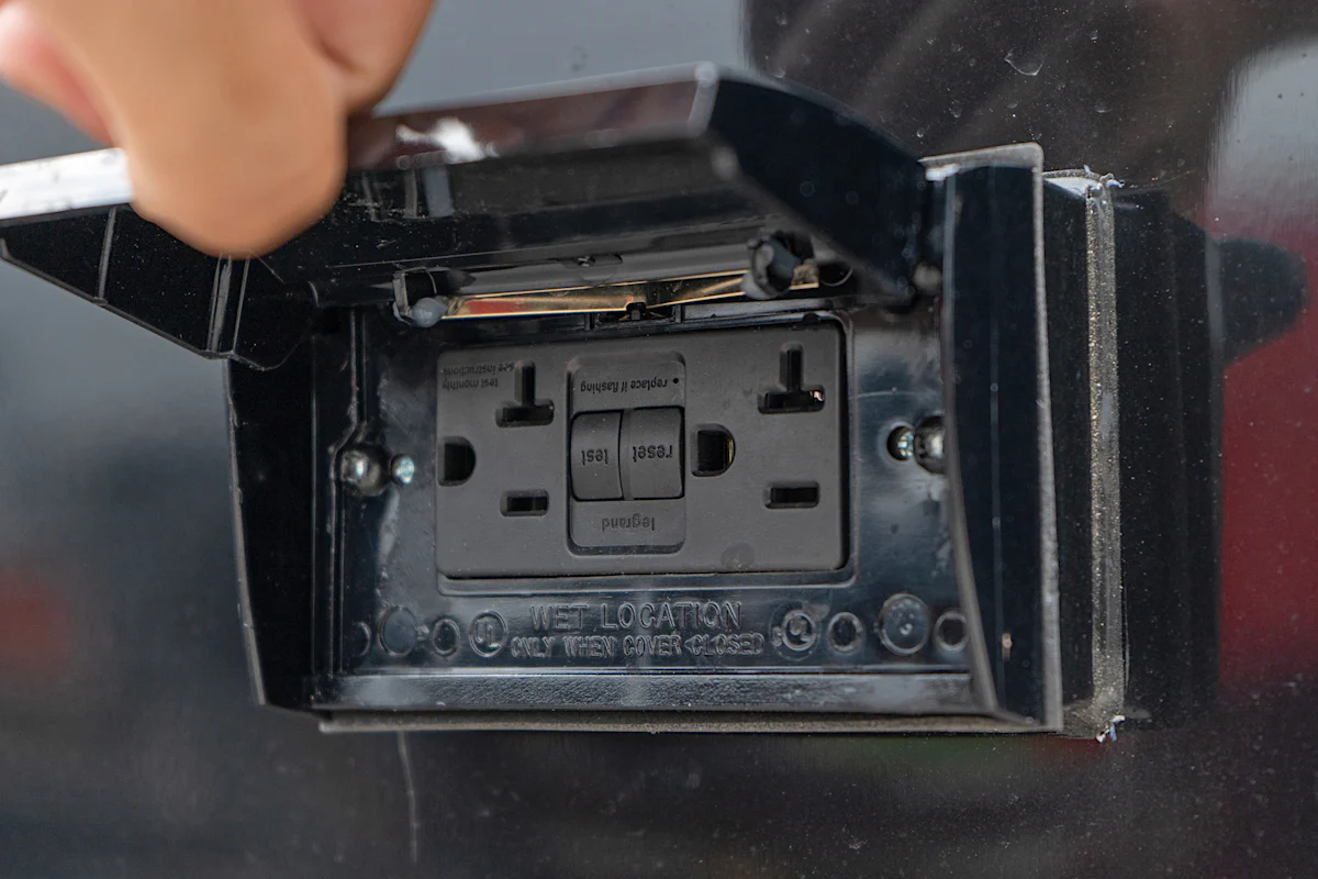 Spartan 8.5'x28' Enclosed Race Trailer w/ Rear Ramp Door (CR) - Stock #88528 - Image 13 of 36 Spartan 8.5'x28' Enclosed Race Trailer w/ Rear Ramp Door (CR) - Stock #88528 - Image 13 of 36