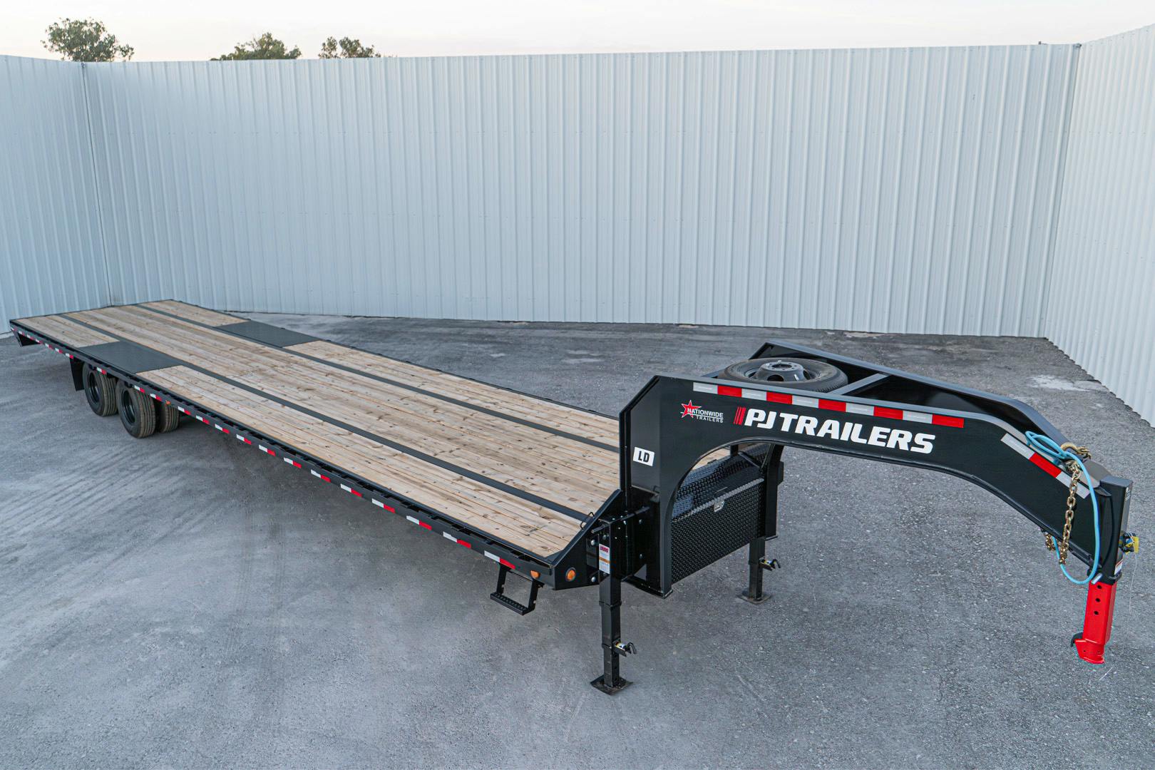 PJ Trailers 40'x102" Gooseneck Low Pro Flatbed Trailer w/ Duals (LD) - Stock #88577 - Image 4 of 17