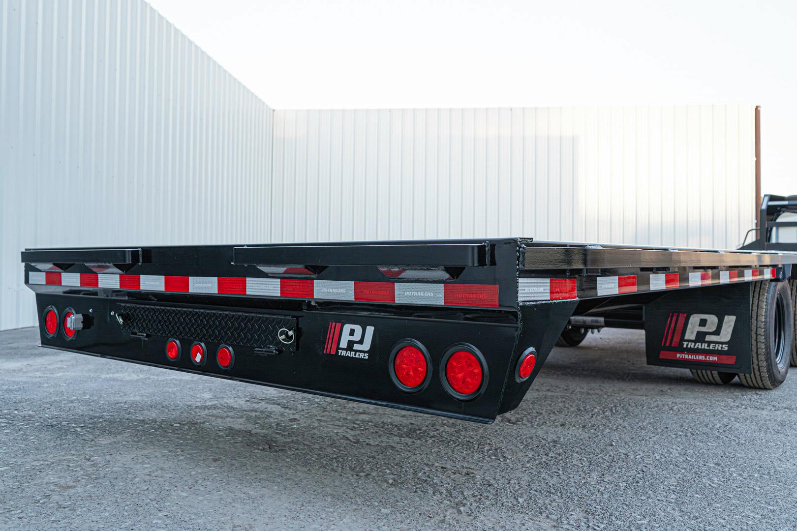 PJ Trailers 40'x102" Gooseneck Low Pro Flatbed Trailer w/ Duals (LD) - Stock #88577 - Image 17 of 17
