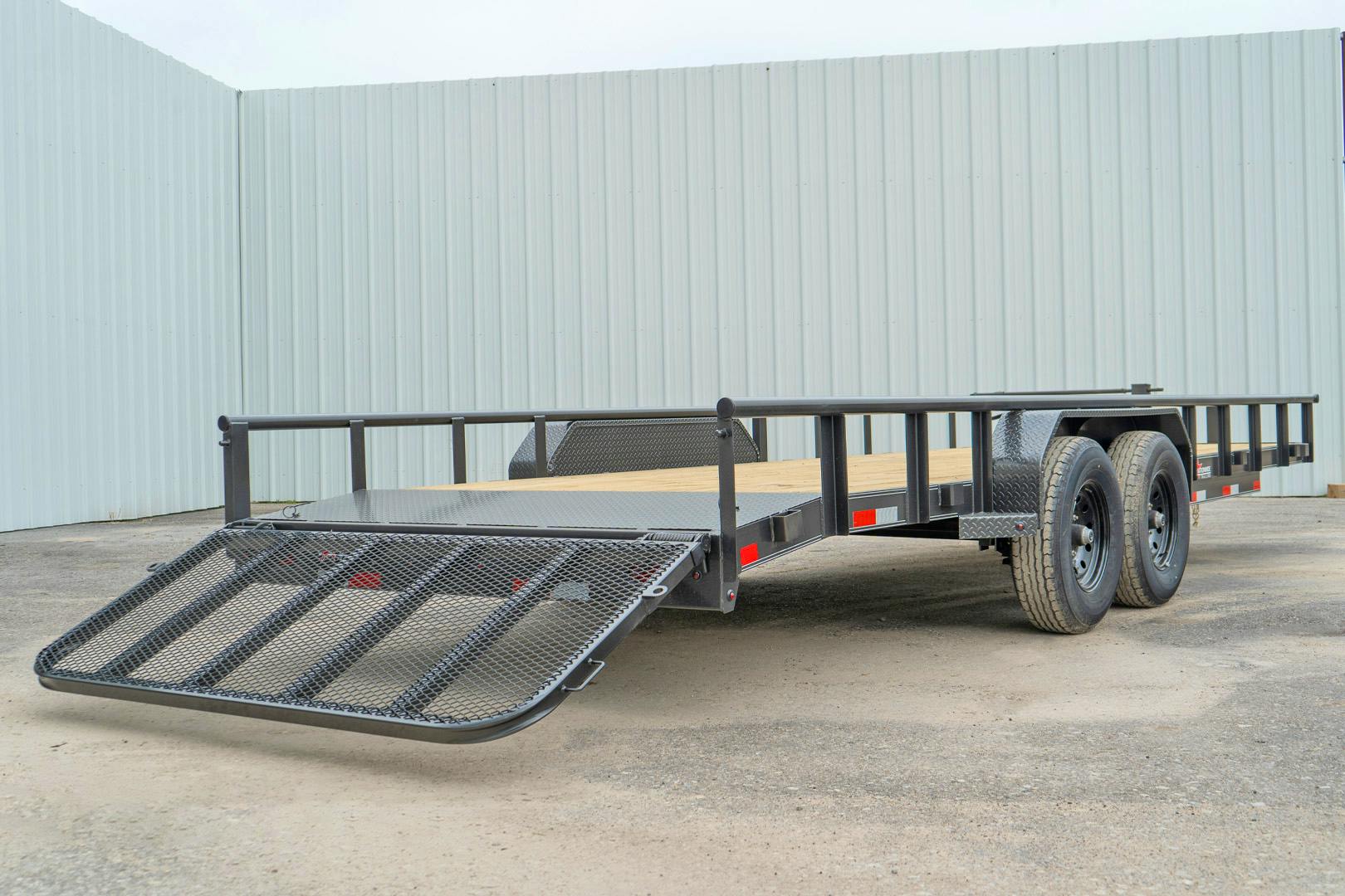 X-ON 22'x83" Utility Trailer w/ 2' Dovetail & 3' Gate (U2)
