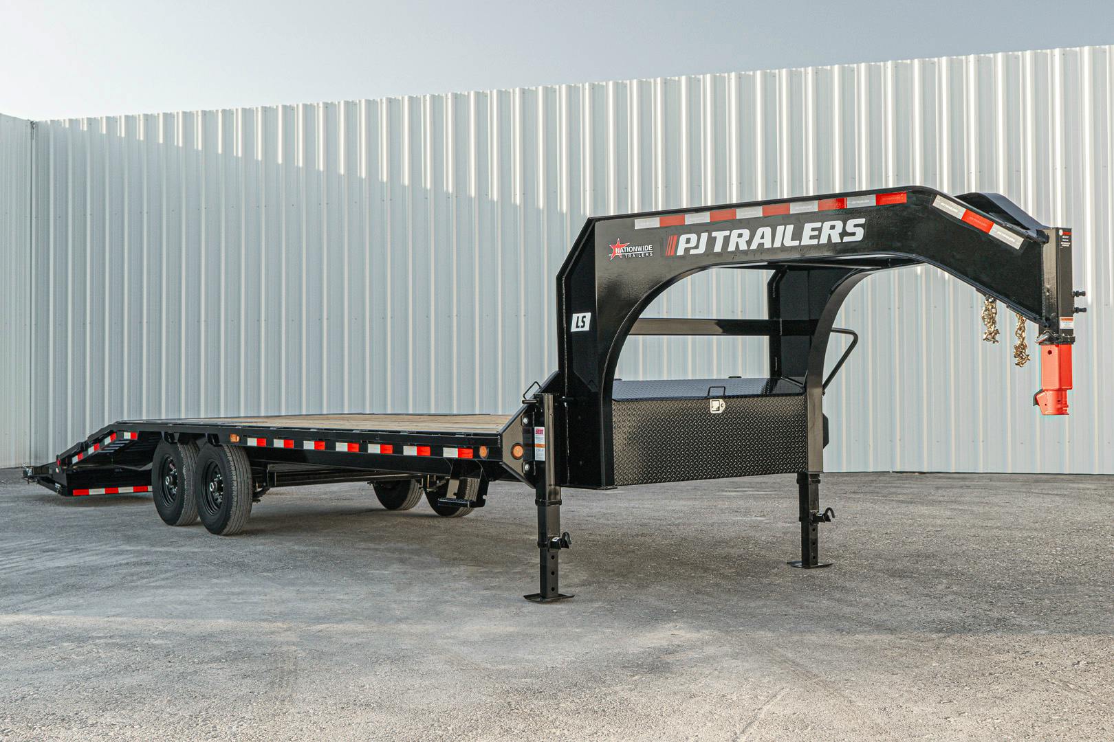 PJ Trailers 25'x102" Gooseneck Low Pro Flatbed Trailer w/ Singles (LS) - Stock #88670 - Image 6 of 27