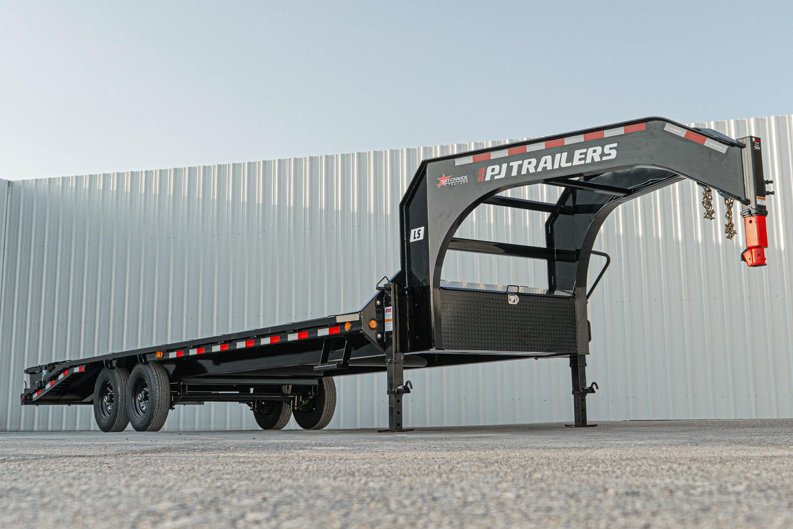 PJ Trailers 25'x102" Gooseneck Low Pro Flatbed Trailer w/ Singles (LS) - Stock #88670 - Image 7 of 27