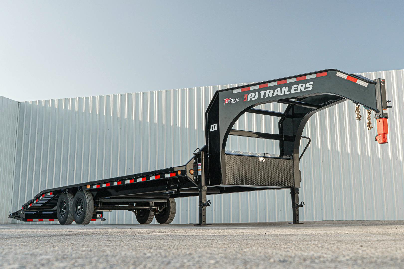 PJ Trailers 25'x102" Gooseneck Low Pro Flatbed Trailer w/ Singles (LS) - Stock #88670 - Image 9 of 27