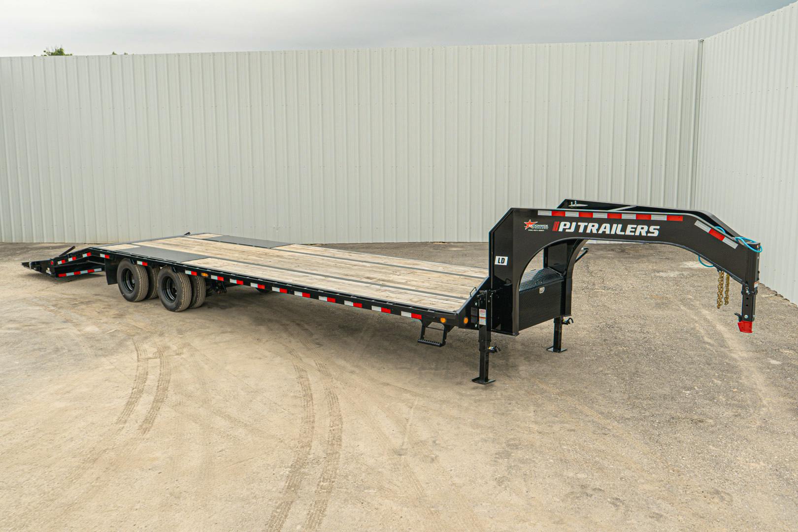 PJ Trailers 32'x102" Gooseneck Low Pro Flatbed Trailer w/ Duals (LD) - Stock #88697 - Image 3 of 28