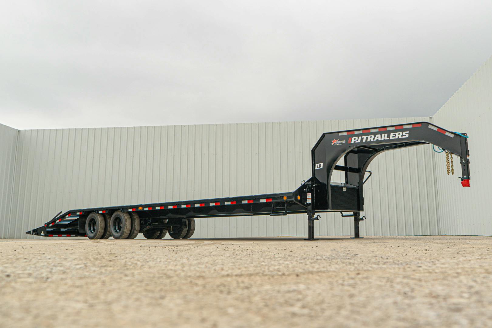 PJ Trailers 32'x102" Gooseneck Low Pro Flatbed Trailer w/ Duals (LD) - Stock #88697 - Image 9 of 28