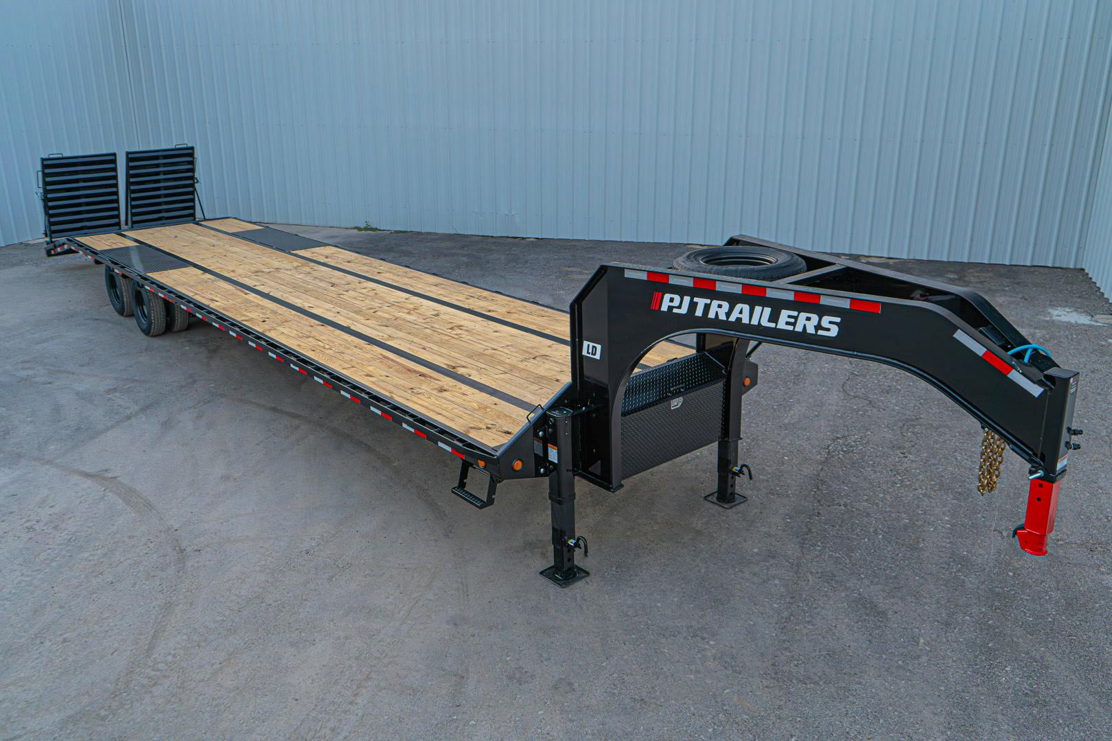 PJ Trailers 40'x102" Gooseneck Low Pro Flatbed Trailer w/ Duals (LD) - Stock #89918 - Image 4 of 20