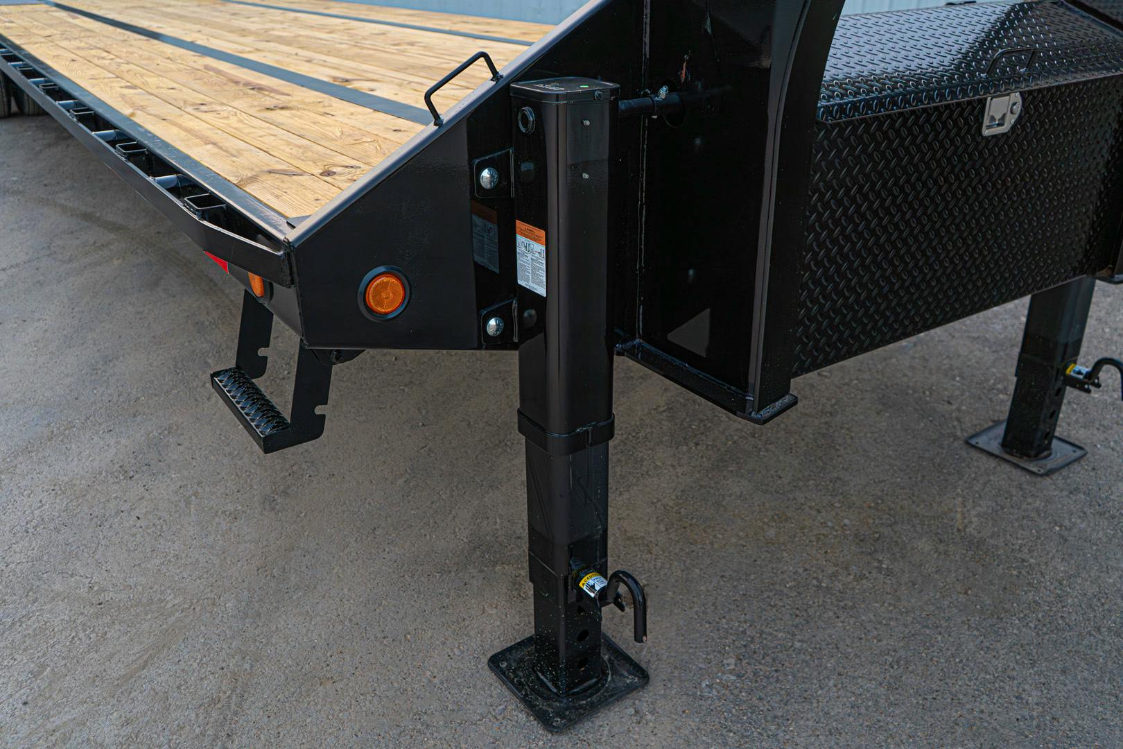 PJ Trailers 40'x102" Gooseneck Low Pro Flatbed Trailer w/ Duals (LD) - Stock #90040 - Image 8 of 20